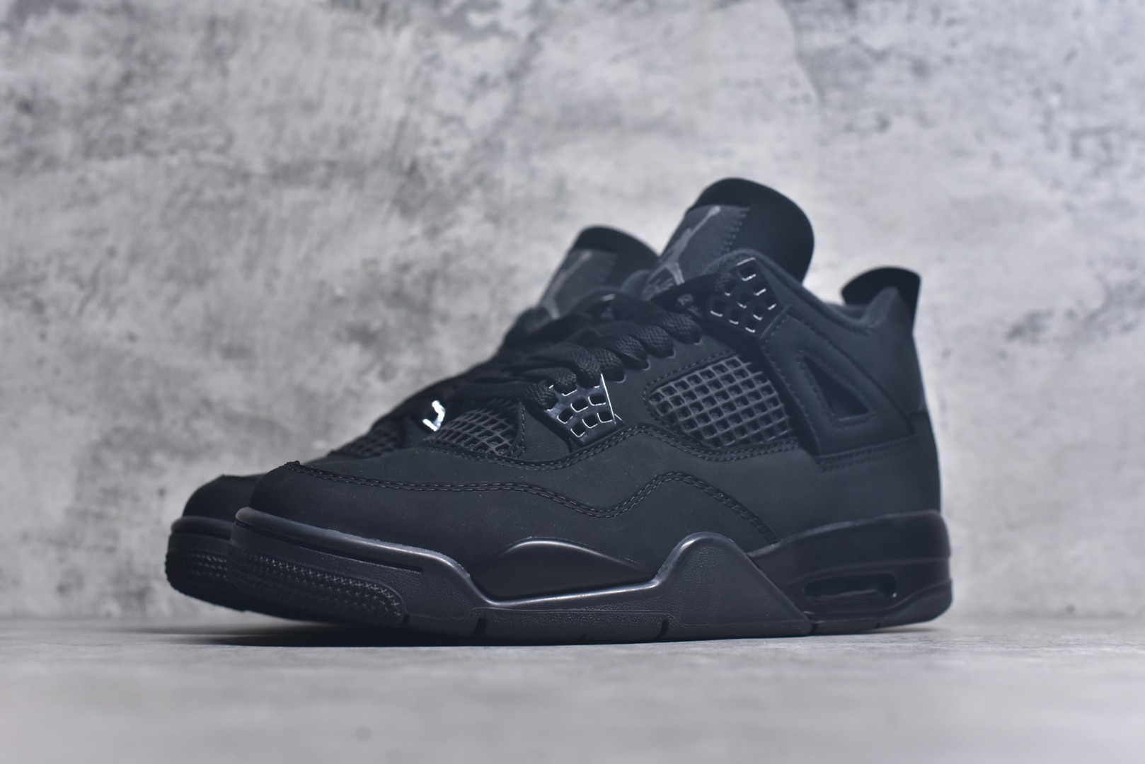图片[2]-#Air Jordan 4 Retro AJ4 乔4黑猫2.0 FV5029-010 全新批次 重点区分市面 唯一正确细节 后跟饰片中心位置有合模线 超弹硅胶材质 内层不织布补强 补强为硅胶提供更强耐久性 避免断裂 圈内最强四代 耗时半年巨作 全套原纸板楦头开发 原厂特供皮料加持 确保原汁原味 完美呈现四代版型 一比一鞋头弧度高度鞋身弧度 数据细节工艺流程均保持原鞋一致 原厂TPU网格鞋带扣 正确内里网布 菱角分明不变形无多余毛边 柔软性质感一致于原鞋 市场唯一原厂鞋扣模具 背面可见隐藏注塑口 原厂织唛标 原厂飞人电绣工艺 尾指中部跳三针 独家绑鞋带手法 印刷中底布 四线拉帮 米色美纹纸贴合固定 进口港宝加持 后跟自然饱满 全鞋荧光划线卡点 追求极致完美 每一双都是工艺品 多重QC质检 超越公司货的品控标准 实实在在的免检产品 尺码：40 40.5 41 42 42.5 43 44 44.5 45 45.5 46 47.5 48.5-选品中心