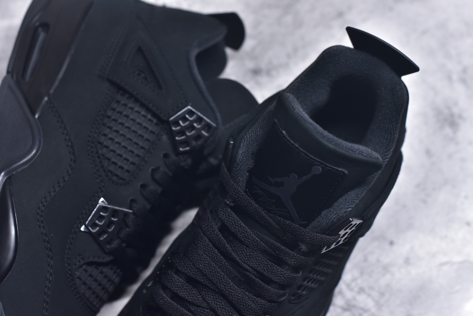 图片[9]-#Air Jordan 4 Retro AJ4 乔4黑猫2.0 FV5029-010 全新批次 重点区分市面 唯一正确细节 后跟饰片中心位置有合模线 超弹硅胶材质 内层不织布补强 补强为硅胶提供更强耐久性 避免断裂 圈内最强四代 耗时半年巨作 全套原纸板楦头开发 原厂特供皮料加持 确保原汁原味 完美呈现四代版型 一比一鞋头弧度高度鞋身弧度 数据细节工艺流程均保持原鞋一致 原厂TPU网格鞋带扣 正确内里网布 菱角分明不变形无多余毛边 柔软性质感一致于原鞋 市场唯一原厂鞋扣模具 背面可见隐藏注塑口 原厂织唛标 原厂飞人电绣工艺 尾指中部跳三针 独家绑鞋带手法 印刷中底布 四线拉帮 米色美纹纸贴合固定 进口港宝加持 后跟自然饱满 全鞋荧光划线卡点 追求极致完美 每一双都是工艺品 多重QC质检 超越公司货的品控标准 实实在在的免检产品 尺码：40 40.5 41 42 42.5 43 44 44.5 45 45.5 46 47.5 48.5-选品中心