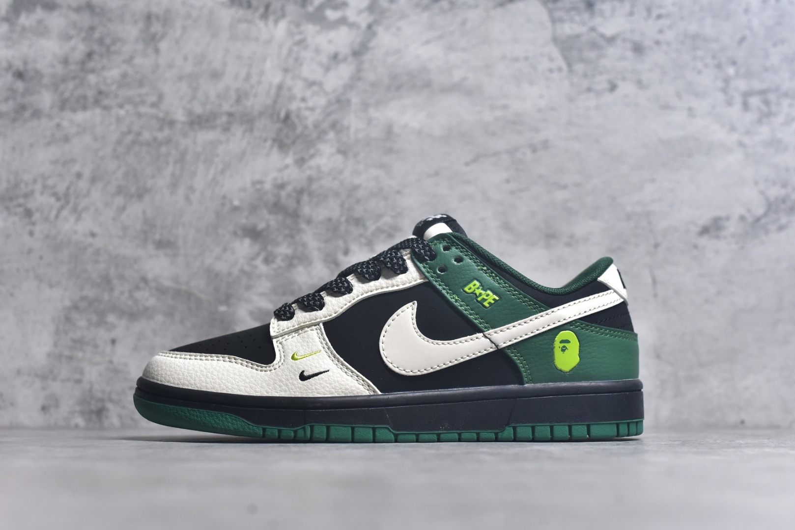 #Nike SB Dunk Low Bape联名 米黑绿双勾 周年高端定制 低帮休闲板鞋 QW5836-015 #定制鞋盒 大厂纯原品质出货 超高清洁度 皮料切割干净无任何毛边 细节完美 尺码：36 36.5 37.5 38 38.5 39 40 40.5 41 42 42.5 43 44 44.5 45 9.E5-选品中心
