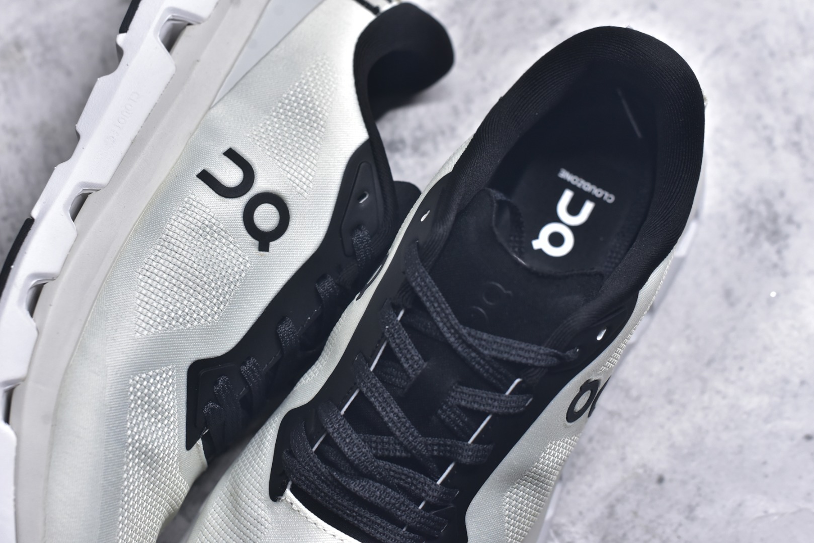 图片[9]-#KITH x On Cloudzone 昂跑舒适百搭防滑耐磨 低帮休闲跑步鞋 昂跑运动品牌 开创于2010年 缓震着陆、强效回弹、轻柔质感的设计构思始终是ON研制关键 与此同时基于“为全球提供革新性的跑步感受”信念 陆续推出了多款跑鞋及其以专业运动人体跑步工程学为设计关键的功能性跑步服饰设备 让跑者不费力气地畅快畅跑 尺码：36 36.5 37.5 38 38.5 39 40 40.5 41 42 42.5 43 44 44.5 45-选品中心