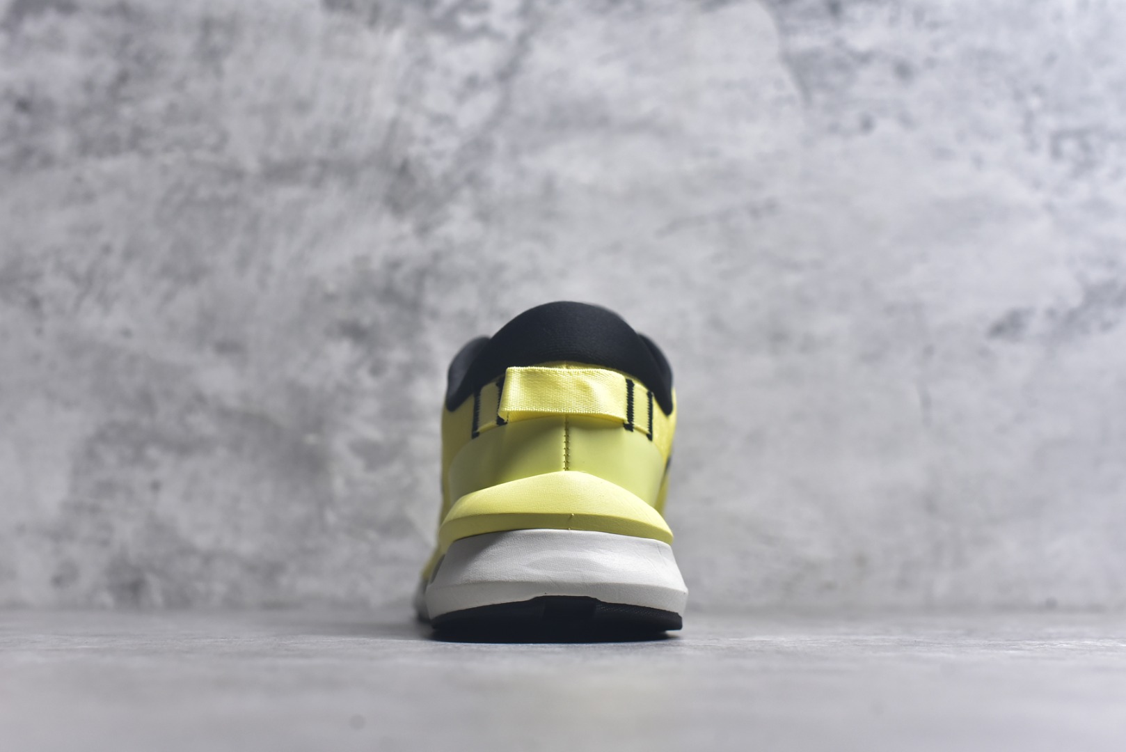 图片[5]-#KITH x On Cloudzone 昂跑舒适百搭防滑耐磨 低帮休闲跑步鞋 昂跑运动品牌 开创于2010年 缓震着陆、强效回弹、轻柔质感的设计构思始终是ON研制关键 与此同时基于“为全球提供革新性的跑步感受”信念 陆续推出了多款跑鞋及其以专业运动人体跑步工程学为设计关键的功能性跑步服饰设备 让跑者不费力气地畅快畅跑 尺码：36 36.5 37.5 38 38.5 39 40 40.5 41 42 42.5 43 44 44.5 45-选品中心