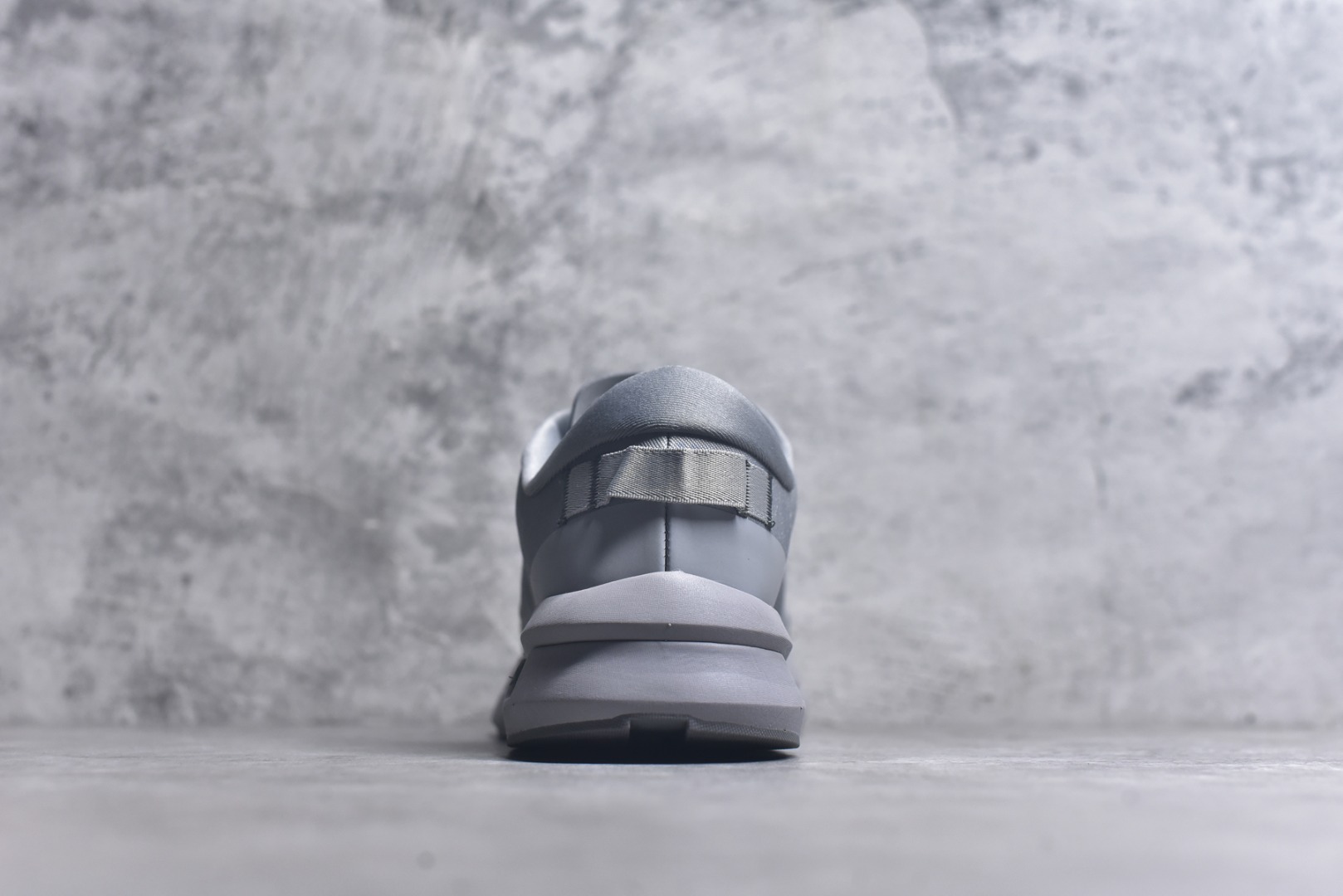 图片[5]-#KITH x On Cloudzone 昂跑舒适百搭防滑耐磨 低帮休闲跑步鞋 昂跑运动品牌 开创于2010年 缓震着陆、强效回弹、轻柔质感的设计构思始终是ON研制关键 与此同时基于“为全球提供革新性的跑步感受”信念 陆续推出了多款跑鞋及其以专业运动人体跑步工程学为设计关键的功能性跑步服饰设备 让跑者不费力气地畅快畅跑 尺码：36 36.5 37.5 38 38.5 39 40 40.5 41 42 42.5 43 44 44.5 45-选品中心
