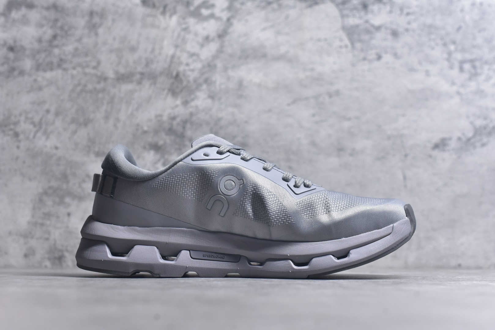 图片[3]-#KITH x On Cloudzone 昂跑舒适百搭防滑耐磨 低帮休闲跑步鞋 昂跑运动品牌 开创于2010年 缓震着陆、强效回弹、轻柔质感的设计构思始终是ON研制关键 与此同时基于“为全球提供革新性的跑步感受”信念 陆续推出了多款跑鞋及其以专业运动人体跑步工程学为设计关键的功能性跑步服饰设备 让跑者不费力气地畅快畅跑 尺码：36 36.5 37.5 38 38.5 39 40 40.5 41 42 42.5 43 44 44.5 45-选品中心