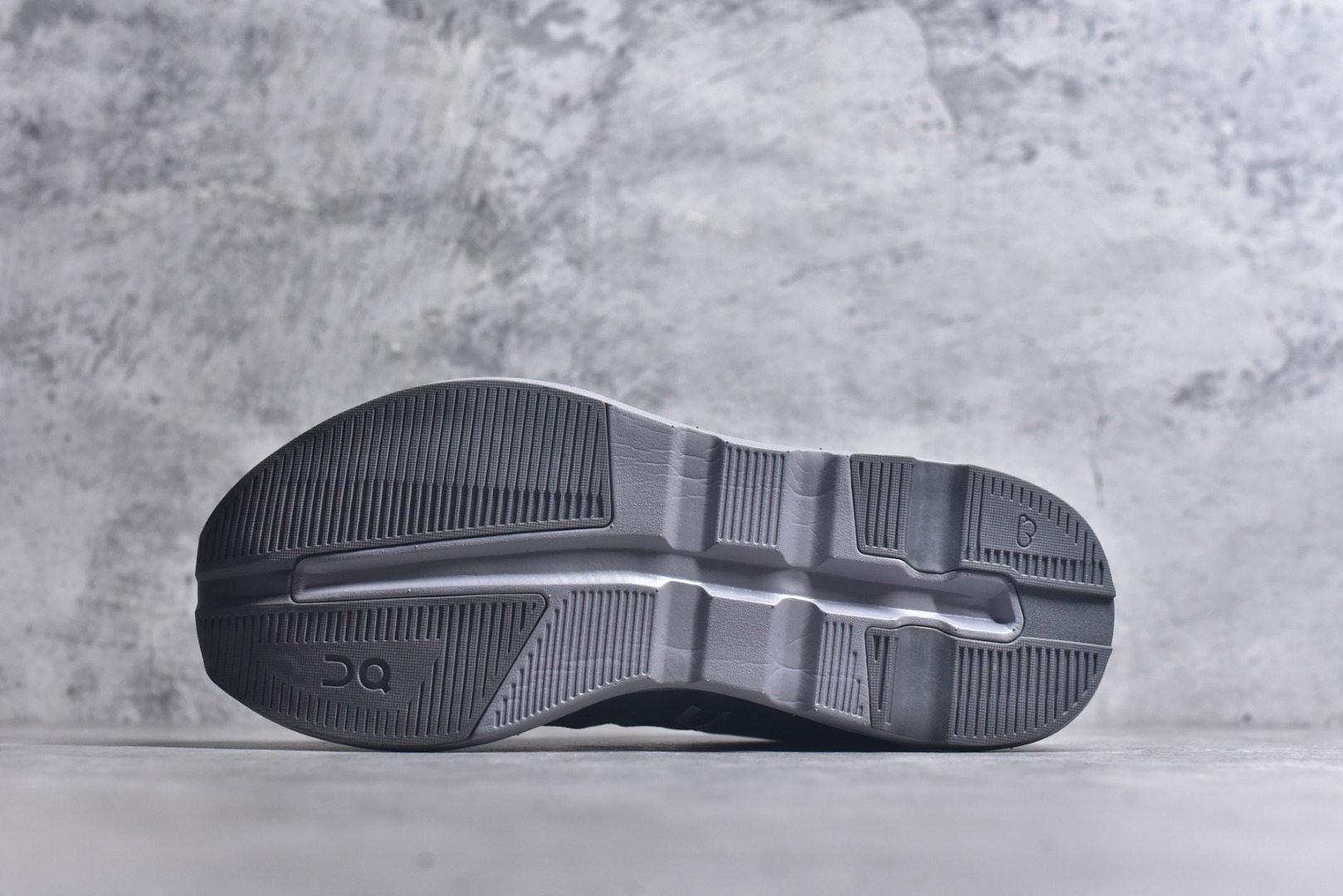 图片[6]-#KITH x On Cloudzone 昂跑舒适百搭防滑耐磨 低帮休闲跑步鞋 昂跑运动品牌 开创于2010年 缓震着陆、强效回弹、轻柔质感的设计构思始终是ON研制关键 与此同时基于“为全球提供革新性的跑步感受”信念 陆续推出了多款跑鞋及其以专业运动人体跑步工程学为设计关键的功能性跑步服饰设备 让跑者不费力气地畅快畅跑 尺码：36 36.5 37.5 38 38.5 39 40 40.5 41 42 42.5 43 44 44.5 45-选品中心