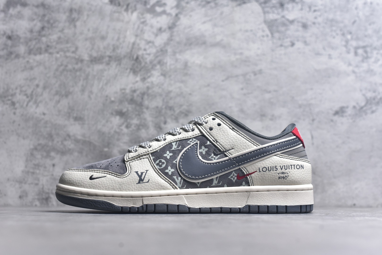 #Nike SB Dunk Low LV联名 灰红小勾 周年高端定制 低帮休闲板鞋 YX5066-367 #定制鞋盒 大厂纯原品质出货 超高清洁度 皮料切割干净无任何毛边 细节完美 尺码：36 36.5 37.5 38 38.5 39 40 40.5 41 42 42.5 43 44 44.5 45 9.E5-选品中心