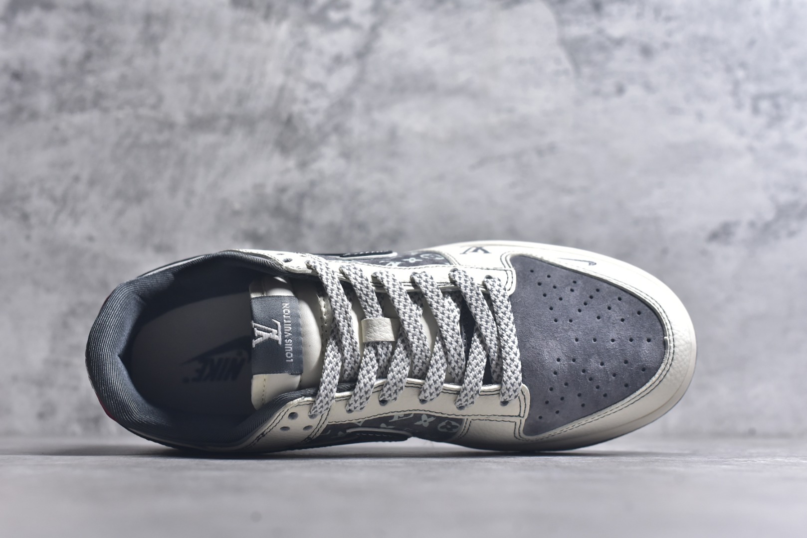 图片[4]-#Nike SB Dunk Low LV联名 灰红小勾 周年高端定制 低帮休闲板鞋 YX5066-367 #定制鞋盒 大厂纯原品质出货 超高清洁度 皮料切割干净无任何毛边 细节完美 尺码：36 36.5 37.5 38 38.5 39 40 40.5 41 42 42.5 43 44 44.5 45 9.E5-选品中心