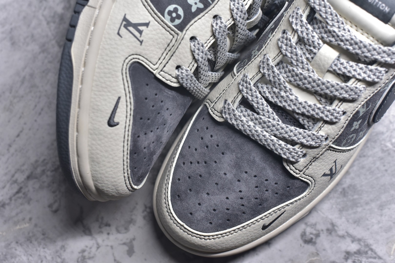 图片[8]-#Nike SB Dunk Low LV联名 灰红小勾 周年高端定制 低帮休闲板鞋 YX5066-367 #定制鞋盒 大厂纯原品质出货 超高清洁度 皮料切割干净无任何毛边 细节完美 尺码：36 36.5 37.5 38 38.5 39 40 40.5 41 42 42.5 43 44 44.5 45 9.E5-选品中心