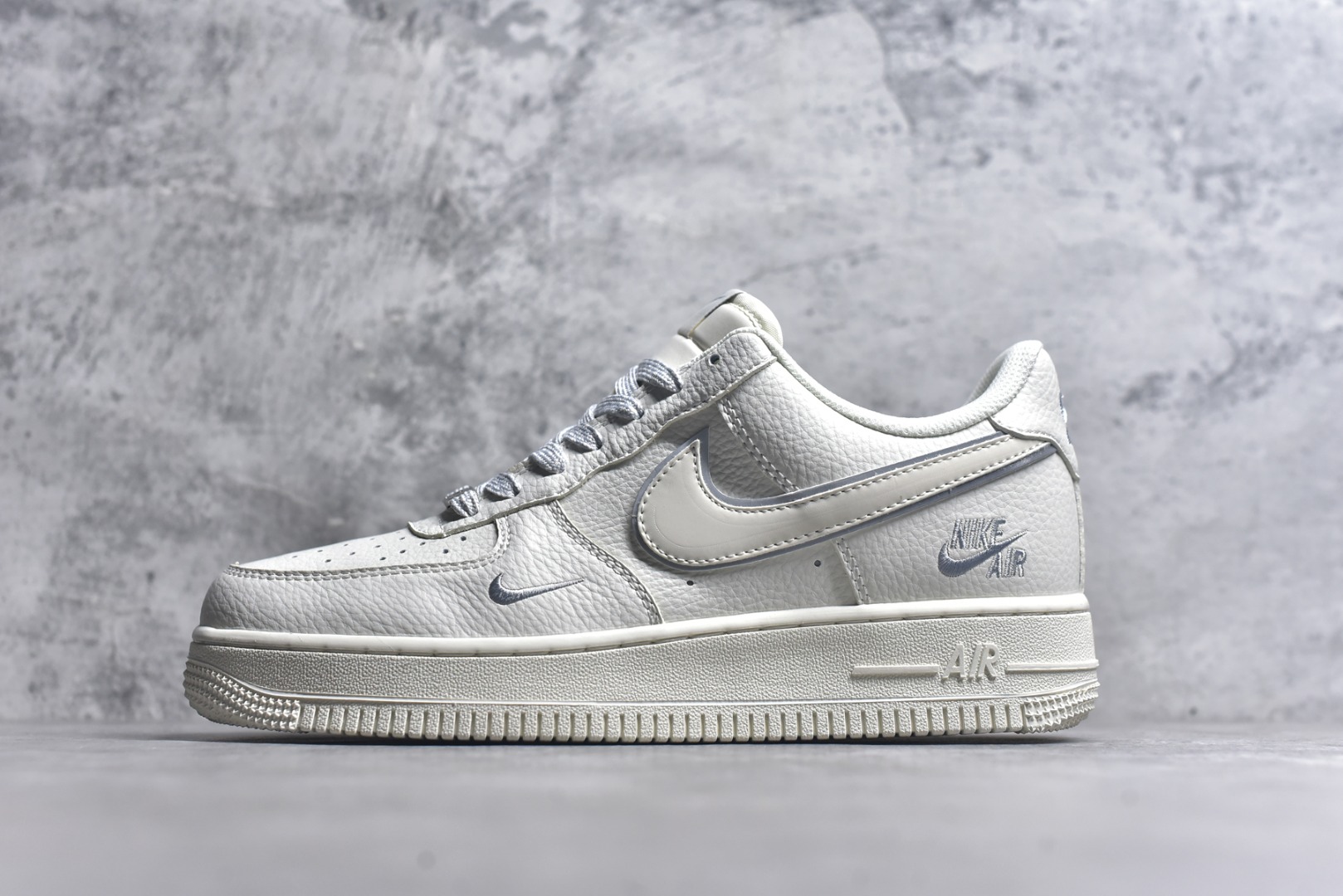 #Nike Air Force 1\’07 Low 耐克联名 米灰边 空军一号低帮休闲板鞋 CS5288-033 #原楦头原纸板 原装鞋盒 定制五金配件 内置全掌气垫 原厂鞋底 尺码：36 36.5 37.5 38 38.5 39 40 40.5 41 42 42.5 43 44 44.5 45 9.D4-选品中心