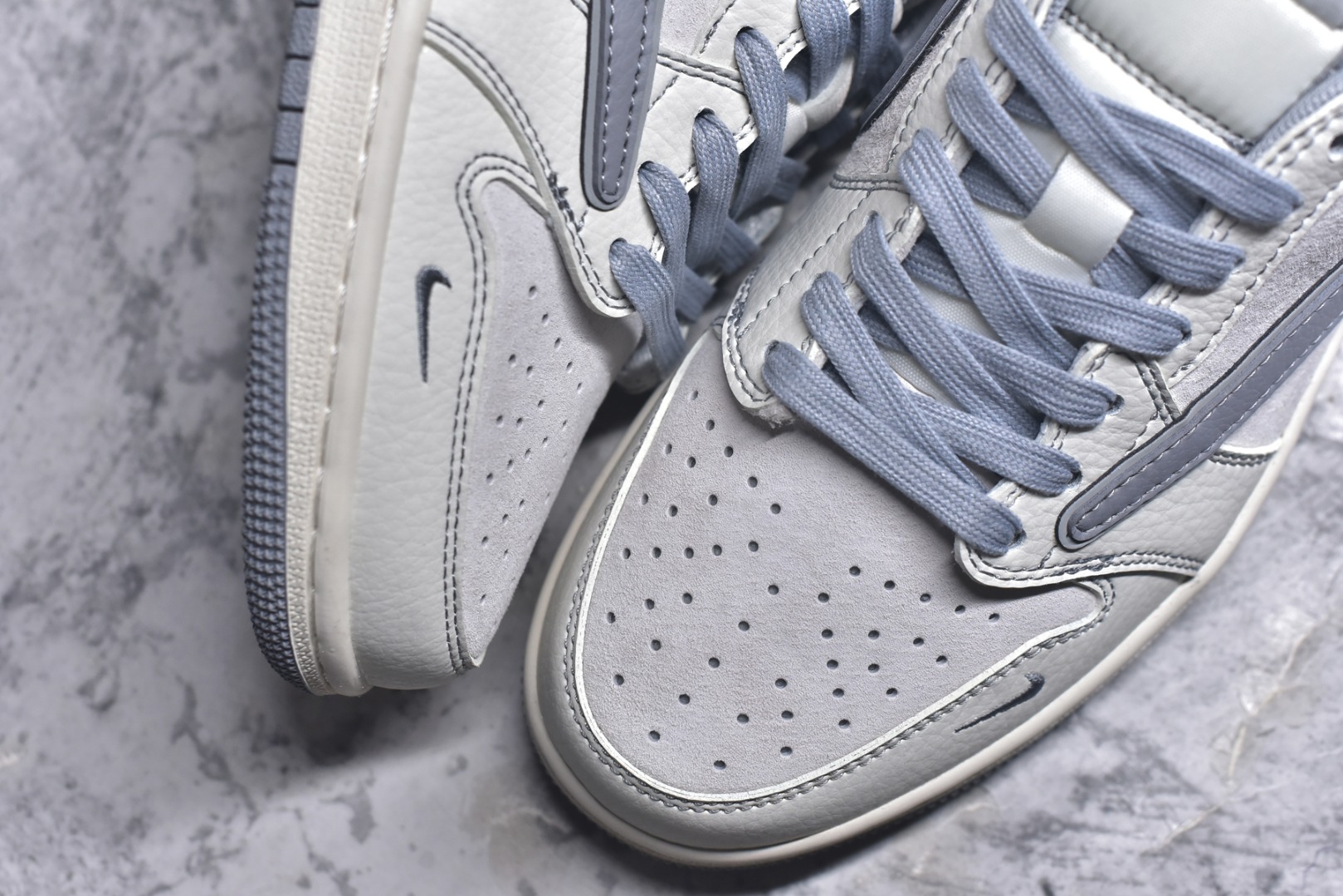 图片[8]-#Travis Scott x Fragment Design x Air Jordan 1 Low OG SP AJ1 乔1 Supreme联名-猪八高贵灰 低帮文化休闲板鞋 XZ2268-003 #多方联名合作融合了Travis Scott 独特的音乐风格，藤原浩个性的设计风格以及Jordan品牌的经典元素 使其成为一双具有独特身份和价值的鞋子 清新而立体的外观加上联名标识更突出了其独特身份 这种配色方案显示出活力和时尚感 在视觉上引人注目 鞋身的质感和细腻的细节处理使其显得高端而格调十足 这款“倒钩”联名是设计与创意完美结合 融合多方的个性风格是一款备受瞩目的潮流鞋款 尺码：36 36.5 37.5 38 38.5 39 40 40.5 41 42 42.5 43 44 44.5 45 9.E5-选品中心