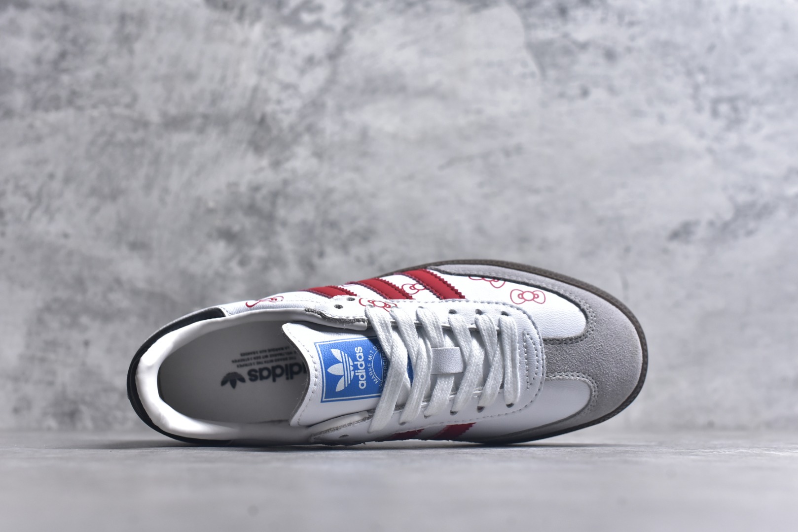 图片[4]-#AD Original Samba OG 复古经典轻便板鞋 B75806 口碑大厂出品 品控大底版型不断改良更新 全套原纸板楦头开发 确保原汁原味 完美呈现桑巴版型 一比一鞋头弧度高度鞋身弧度 此版本只针对中端市场 皮料材质有所更替 其他数据细节工艺流程均保持一致 绝不口嗨 细节品控鞋型随意对比 正确烫金高频细节 原装纳米超迁皮料 独家私模橡胶大底 原盒原配 这款桑巴鞋展示了高质量的工艺 带有装饰的超锁缝制和无缝的手感 柔软、柔软的皮革造型和标志性的3条纹完成了精致的外观 正规合身鞋带 鞋面上有绒面鞋垫 橡胶鞋底 享受正畸套筒软感 自50年代首次亮相以来就一直在赢得粉丝的青睐 尺码：35.5 36 36.5 37.5 38 38.5 39 40 40.5 41 42 42.5 43 44 44.5 45-选品中心