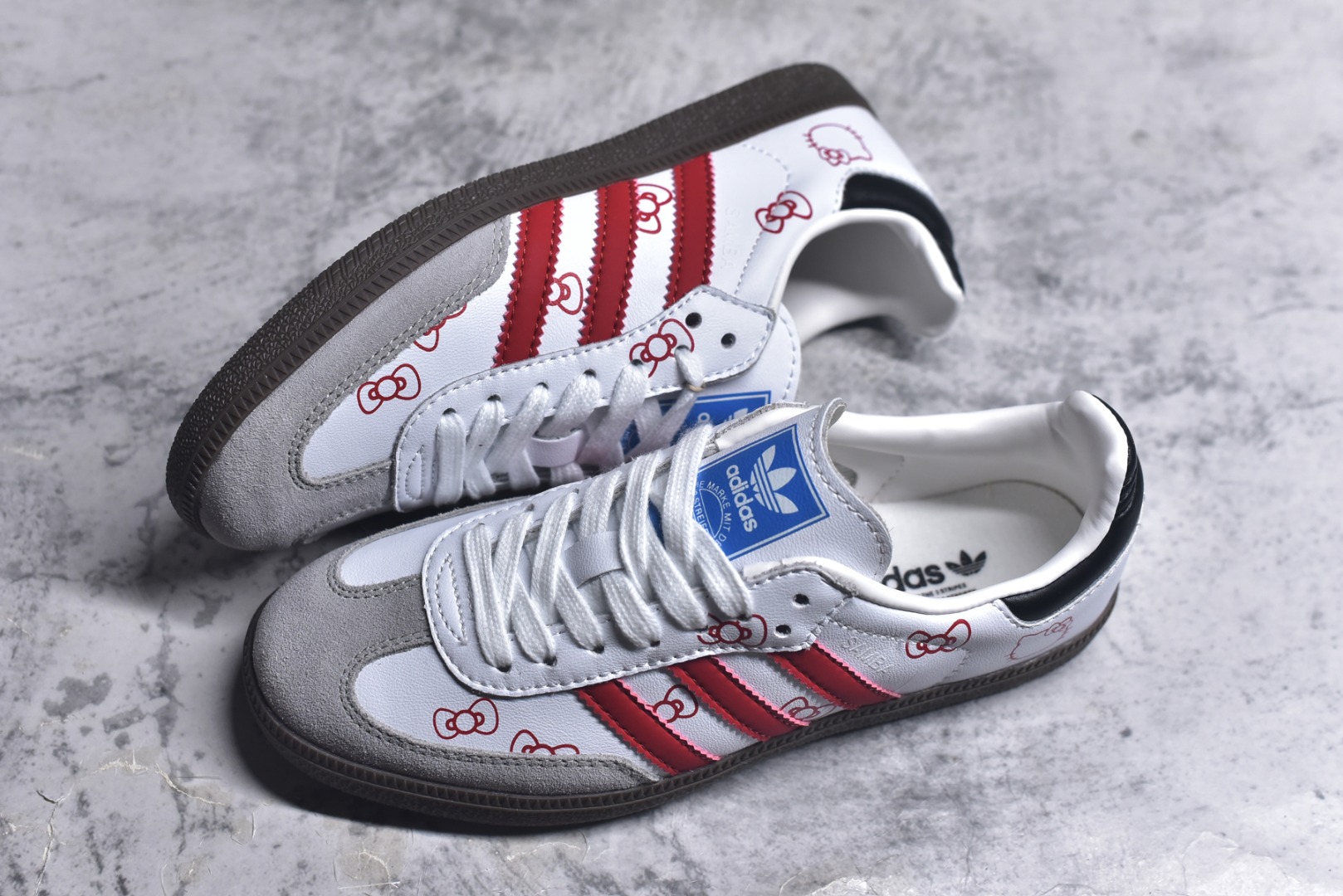 图片[7]-#AD Original Samba OG 复古经典轻便板鞋 B75806 口碑大厂出品 品控大底版型不断改良更新 全套原纸板楦头开发 确保原汁原味 完美呈现桑巴版型 一比一鞋头弧度高度鞋身弧度 此版本只针对中端市场 皮料材质有所更替 其他数据细节工艺流程均保持一致 绝不口嗨 细节品控鞋型随意对比 正确烫金高频细节 原装纳米超迁皮料 独家私模橡胶大底 原盒原配 这款桑巴鞋展示了高质量的工艺 带有装饰的超锁缝制和无缝的手感 柔软、柔软的皮革造型和标志性的3条纹完成了精致的外观 正规合身鞋带 鞋面上有绒面鞋垫 橡胶鞋底 享受正畸套筒软感 自50年代首次亮相以来就一直在赢得粉丝的青睐 尺码：35.5 36 36.5 37.5 38 38.5 39 40 40.5 41 42 42.5 43 44 44.5 45-选品中心