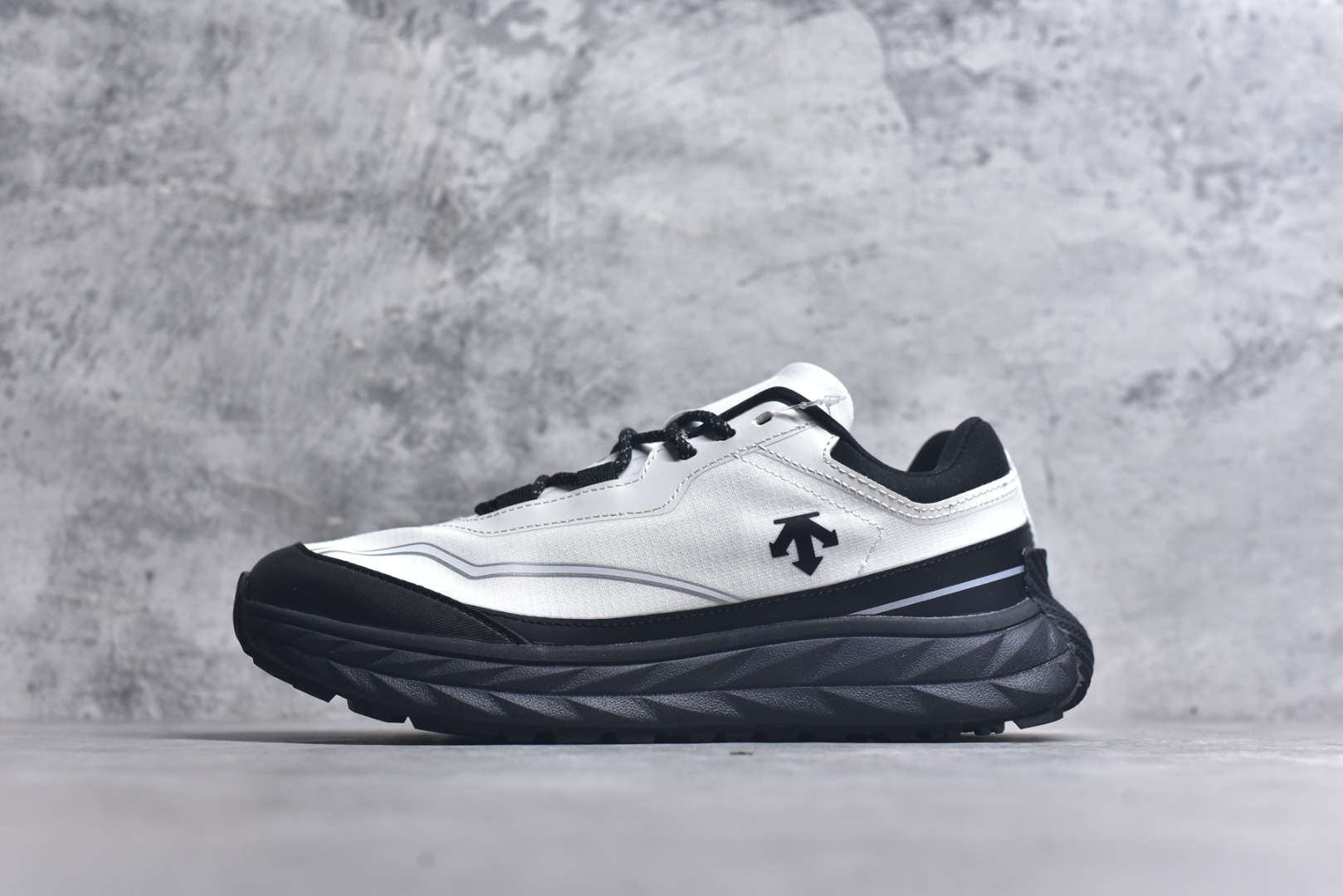 #迪桑特DESCENTE TERRAIND 舒适柔软 防滑耐磨低帮 登山鞋 货号：SQ323LCR95 尺码：36-45-选品中心
