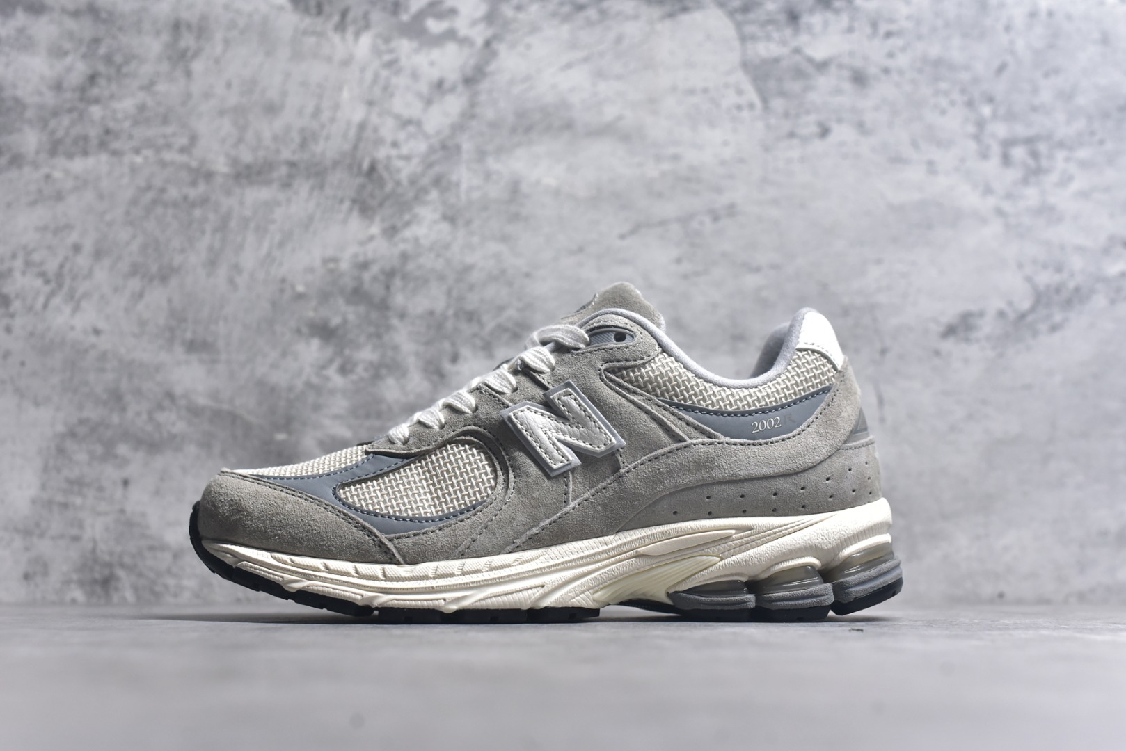 #NB New Balance M2002R 新百伦U2002RRD 灰米 全新版本出货 新配色陆续开发出货 品质很好 价格实惠 全套原楦原纸板原厂数据开发 原厂网纱 原装进口皮料 正确绒感卡色 正确中底拉帮中底网布细节 一比一手工擦旧效果 冲裁组合 匠心打造 耗时两个月开发完成 工艺极其复杂难度可想而知 新开独立私模大底 全网唯一正确做旧组合大底 高端零售专供产物 尺码：36 37 37.5 38 38.5 39.5 40 40.5 41.5 42 42.5 43 44 44.5 45 45.5 46.5-选品中心