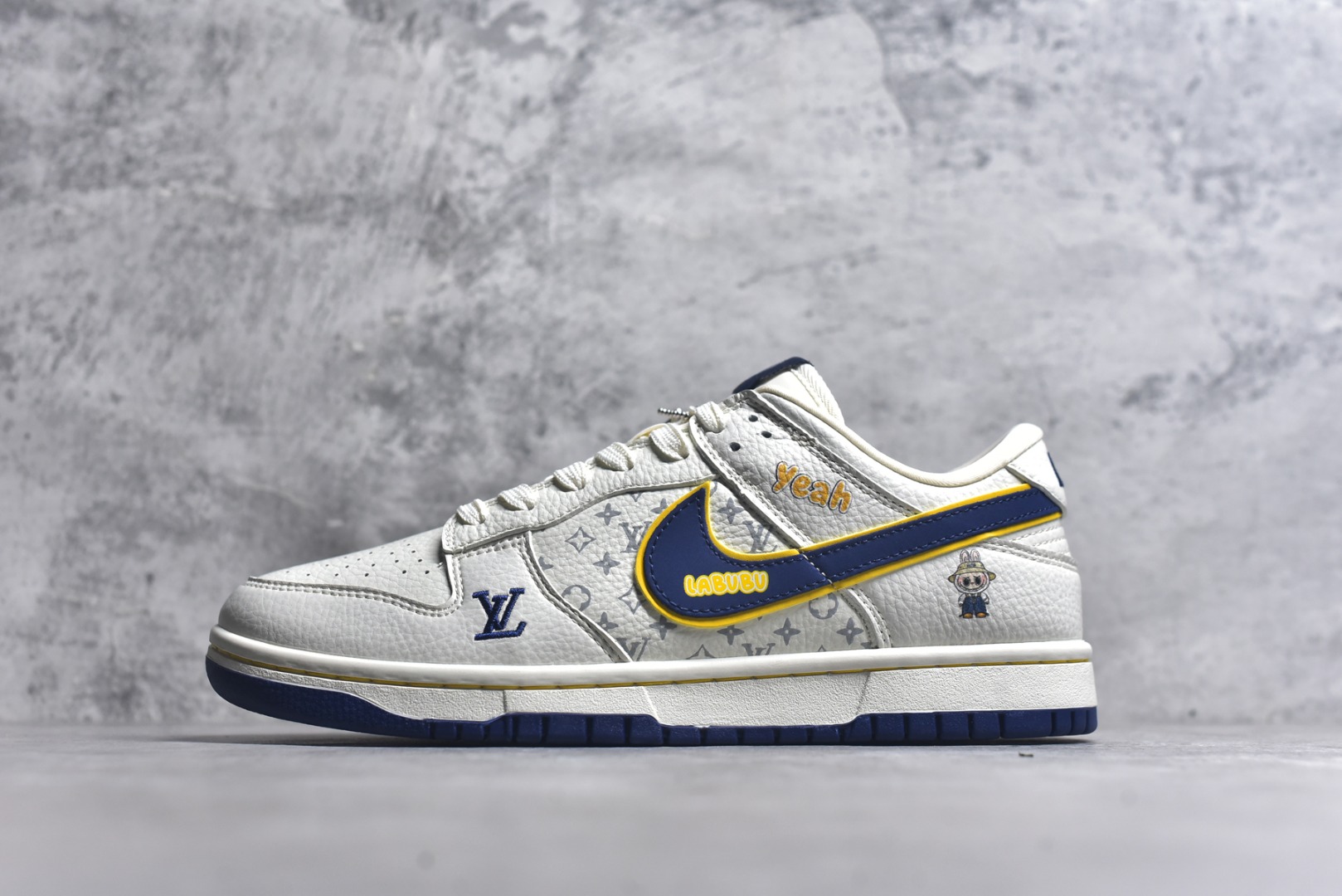 #Nike SB Dunk Low 三方联名 白蓝金 高端定制 低帮休闲板鞋 SC0601-457 #定制鞋盒 大厂纯原品质出货 超高清洁度 皮料切割干净无任何毛边 细节完美 尺码：36 36.5 37.5 38 38.5 39 40 40.5 41 42 42.5 43 44 44.5 45 9.E5-选品中心