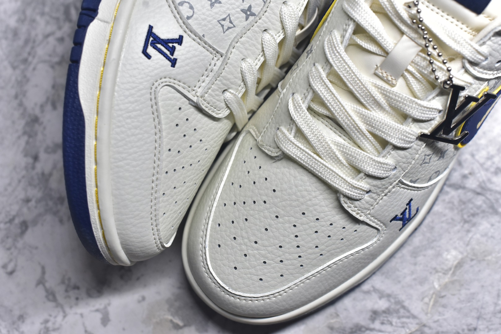 图片[8]-#Nike SB Dunk Low 三方联名 白蓝金 高端定制 低帮休闲板鞋 SC0601-457 #定制鞋盒 大厂纯原品质出货 超高清洁度 皮料切割干净无任何毛边 细节完美 尺码：36 36.5 37.5 38 38.5 39 40 40.5 41 42 42.5 43 44 44.5 45 9.E5-选品中心