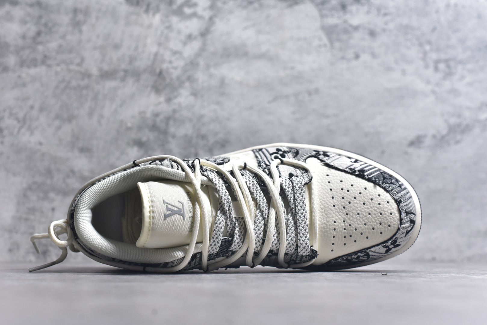图片[4]-#Air Jordan 1 Low AJ1 乔1 LV联名 灰花布抽绳 高端定制 低帮复古篮球鞋 YX5066-372 #定制鞋盒 大厂纯原品质出货 超高清洁度 皮料切割干净无任何毛边 细节完美 尺码：36 36.5 37.5 38 38.5 39 40 40.5 41 42 42.5 43 44 44.5 45 9.E5-选品中心