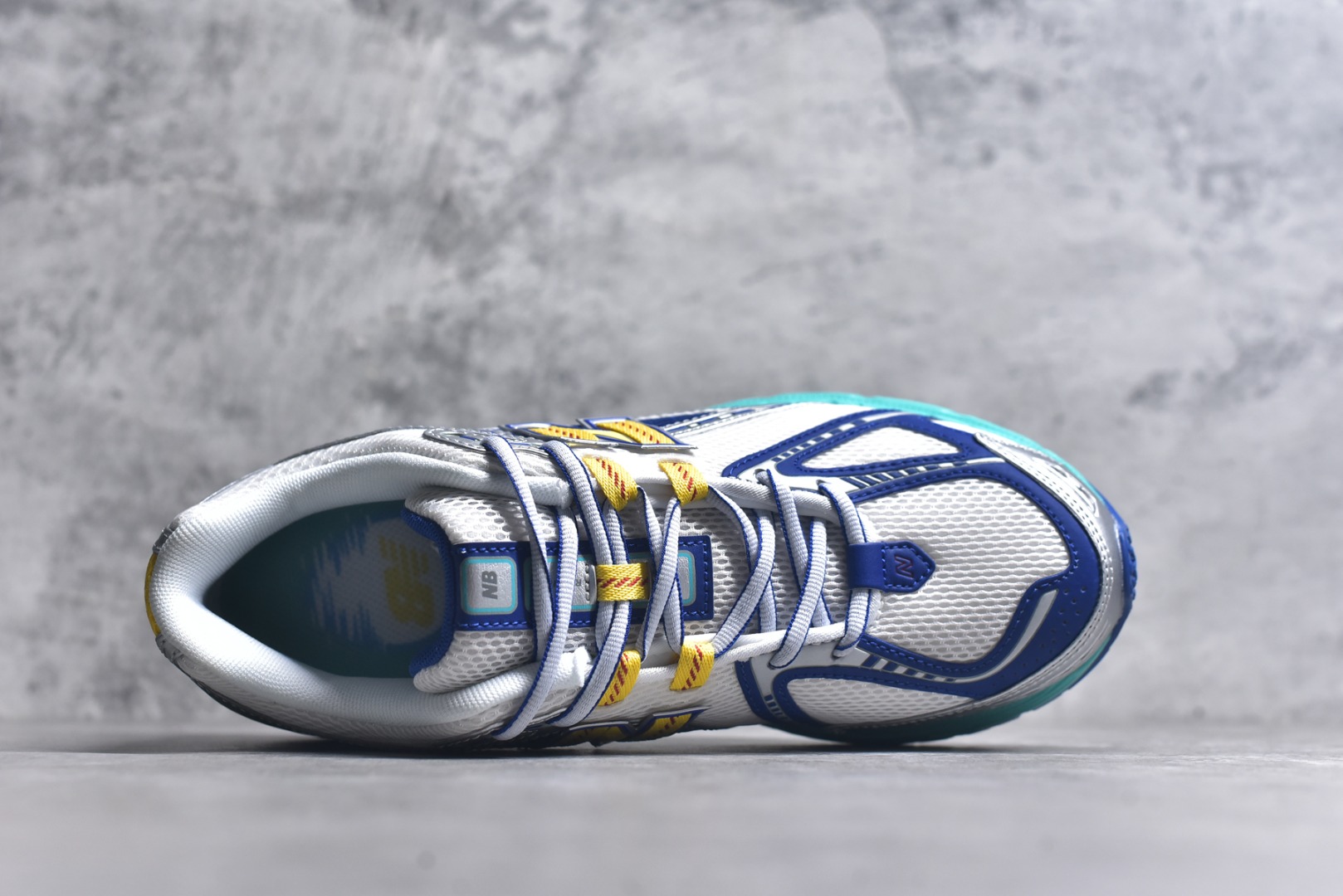 图片[4]-#NB新百伦New Balance NB1906 U1906RMS系列复古老爹风休闲运动慢跑鞋 采用轻质牛剖革拼接透气网眼衬垫织物鞋面材质#T-Beam大底提供足步弓支撑，保持步态稳定#后跟搭载外露缓震胶 鞋身整体以各种深浅不一的灰色覆盖，鞋头以淡蓝色调装饰，网眼衬垫通过不规律的色块实现做旧的美感，泛黄的鞋底更是进一步增添了复古气息。 尺码：36 37 37.5 38 38.5 39.5 40 40.5 41.5 42 42.5 43 44 45 46.5-选品中心