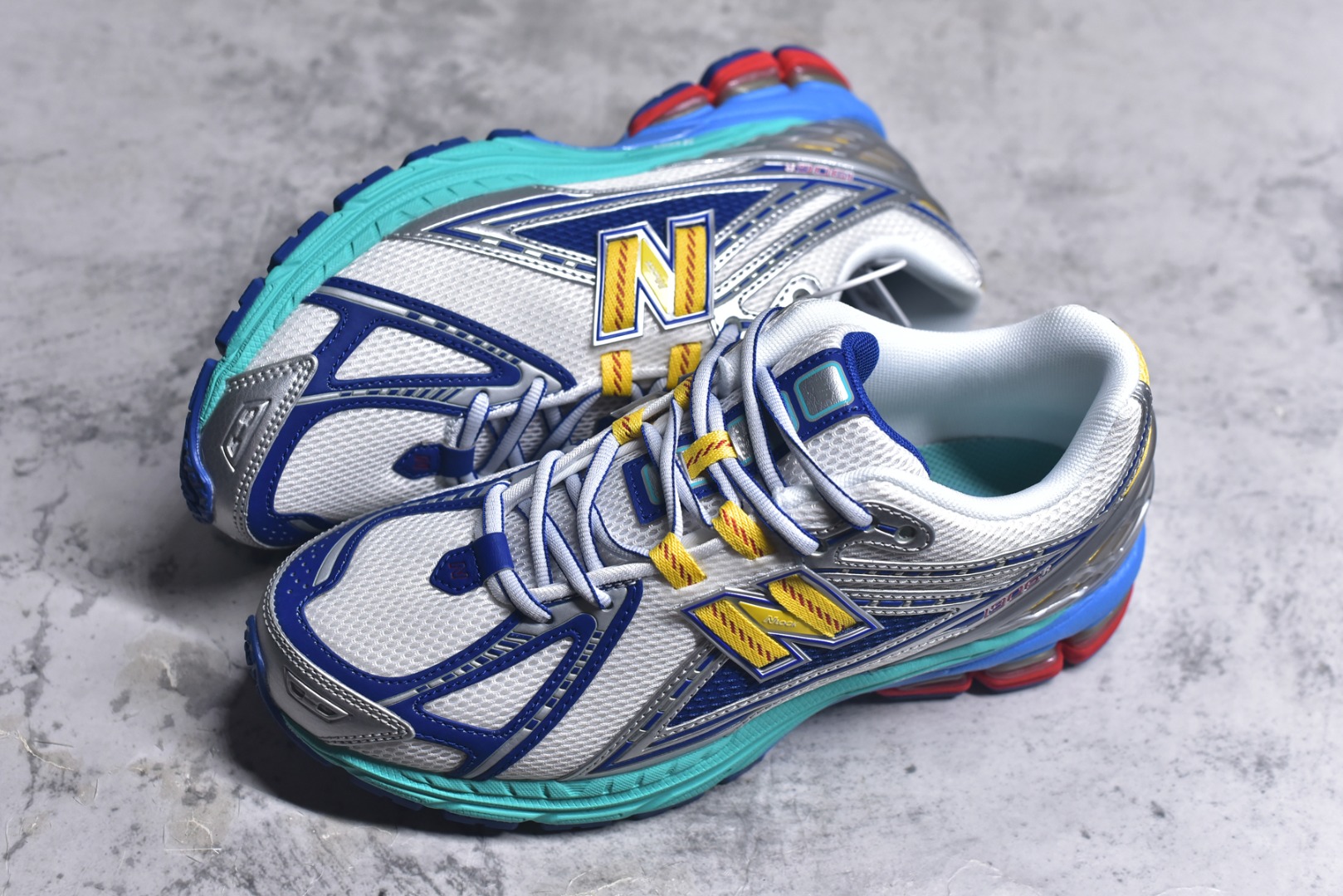图片[7]-#NB新百伦New Balance NB1906 U1906RMS系列复古老爹风休闲运动慢跑鞋 采用轻质牛剖革拼接透气网眼衬垫织物鞋面材质#T-Beam大底提供足步弓支撑，保持步态稳定#后跟搭载外露缓震胶 鞋身整体以各种深浅不一的灰色覆盖，鞋头以淡蓝色调装饰，网眼衬垫通过不规律的色块实现做旧的美感，泛黄的鞋底更是进一步增添了复古气息。 尺码：36 37 37.5 38 38.5 39.5 40 40.5 41.5 42 42.5 43 44 45 46.5-选品中心