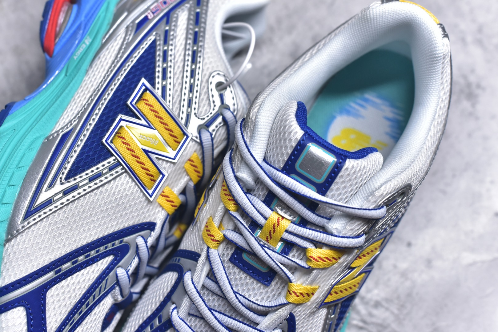图片[9]-#NB新百伦New Balance NB1906 U1906RMS系列复古老爹风休闲运动慢跑鞋 采用轻质牛剖革拼接透气网眼衬垫织物鞋面材质#T-Beam大底提供足步弓支撑，保持步态稳定#后跟搭载外露缓震胶 鞋身整体以各种深浅不一的灰色覆盖，鞋头以淡蓝色调装饰，网眼衬垫通过不规律的色块实现做旧的美感，泛黄的鞋底更是进一步增添了复古气息。 尺码：36 37 37.5 38 38.5 39.5 40 40.5 41.5 42 42.5 43 44 45 46.5-选品中心