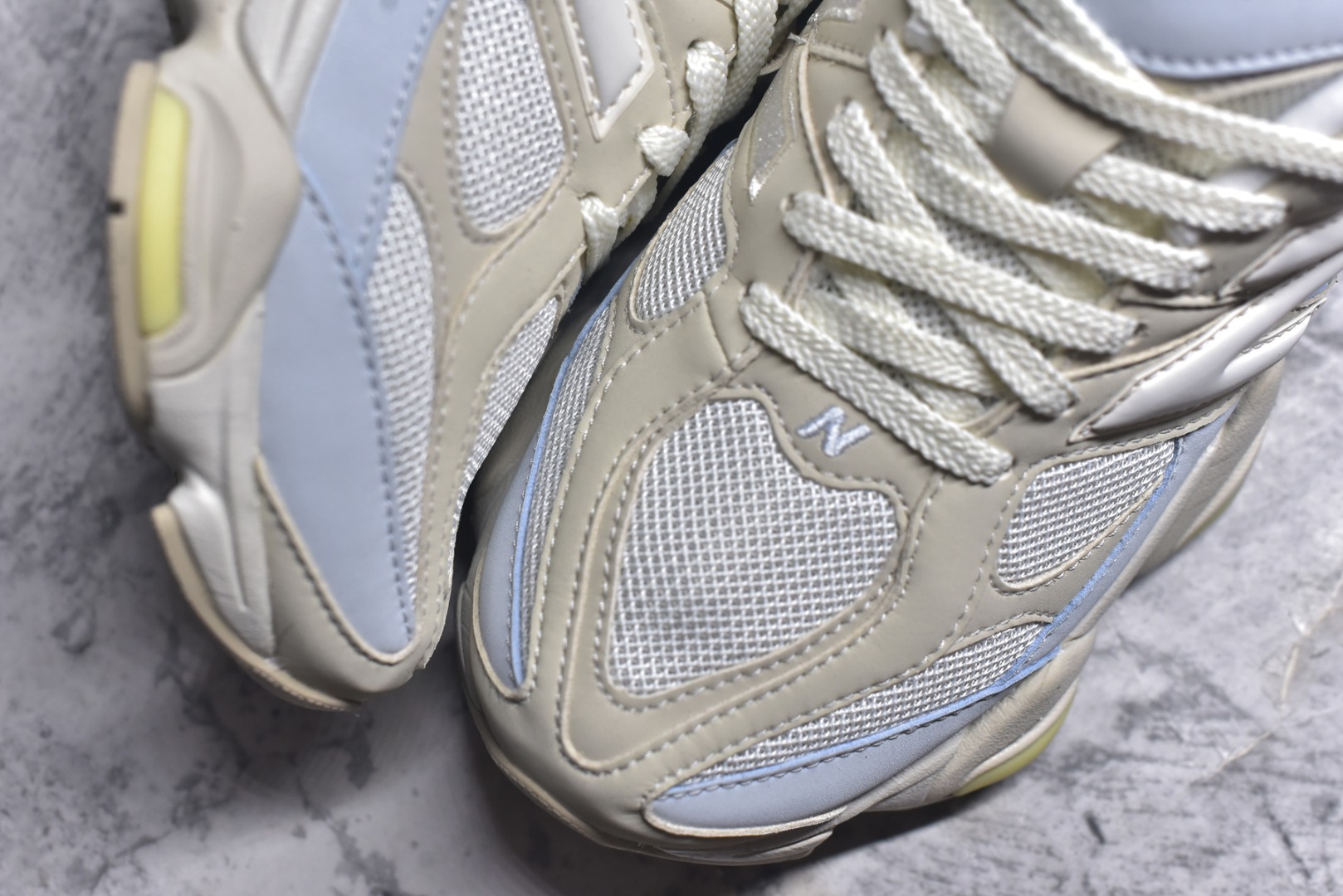 图片[8]-#New Balance NB9060 联名款 复古休闲运动慢跑鞋 棕灰色U9060JDS 全套原楦原纸板原厂数据开发 进口三明治网面 原装进口翻毛皮料正确绒感卡色 正确中底拉帮中底网布细节 原厂标裁 带紫光防伪 定制后跟透明水晶模块 冲裁组合 大底贴合程度胶水上色把控完美 整洁度挑战全网艺术家 多道序QC把关品质完善 匠心打造 耗时两个月开发完成 工艺极其复杂难度可想而知 新开独立私模大底 全网唯一正确六层组合大底 高端零售专供产物 尺码：36 37 37.5 38 38.5 39 40 40.5 41 42 42.5 43 44 45 46.5-选品中心