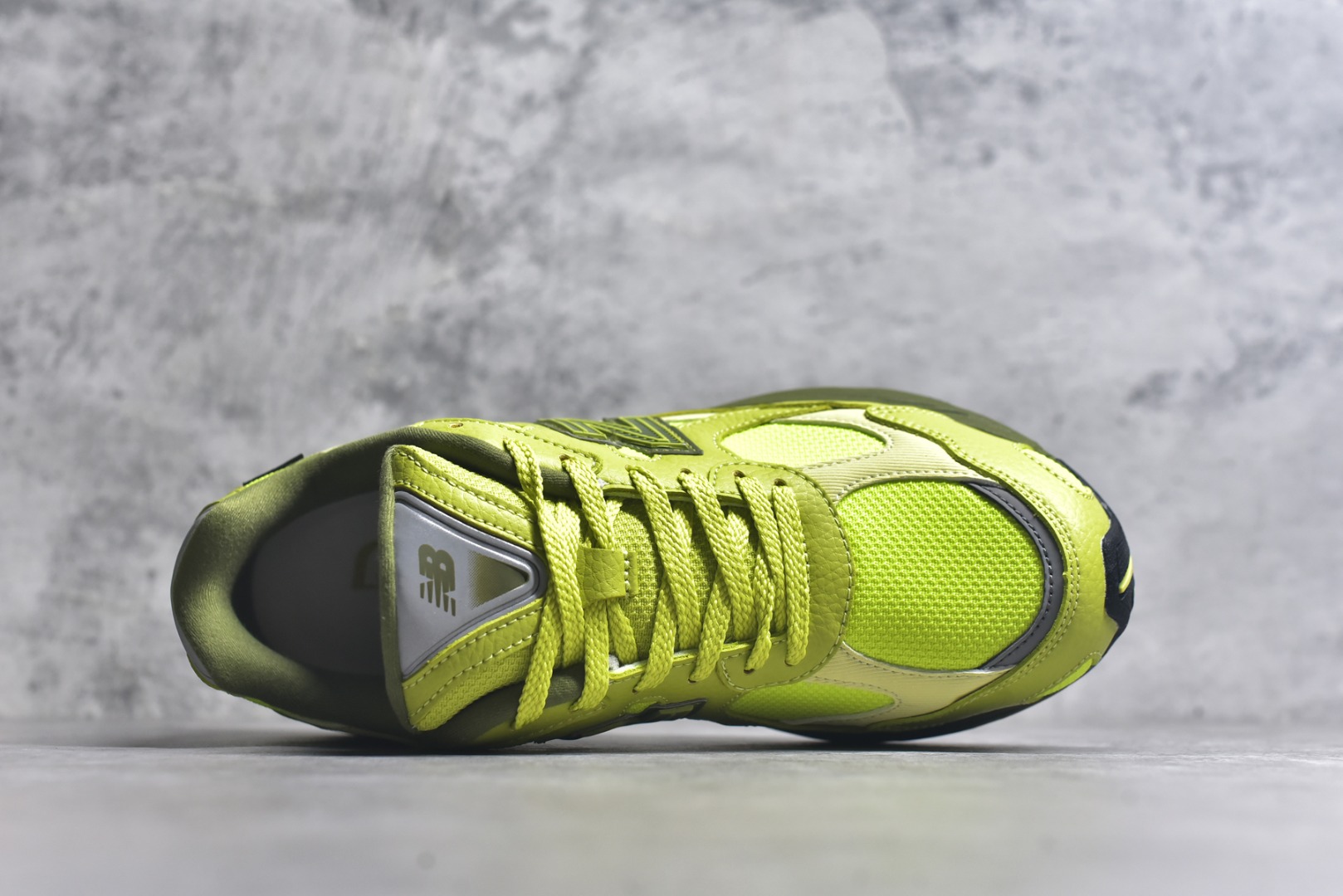 图片[4]-#New Balance M2010系列 新百伦 复古老爹风网布跑步休闲运动鞋 新百伦经典配色 沿袭了面世之初的经典科技 以ENCAP中底配以升级版 N-ERGY缓震物料 鞋面则采用特色的柔软麂皮搭以NewBalance经典的尼龙网布 低调中还原跑鞋本真 更年轻化的设计理念与材质 让新世代青年得以用全新视角体验经典鞋款的传奇魅力 货号：U2010RLC 尺码：36 37 37.5 38 38.5 39.5 40 40.5 41.5 42 42.5 43 44 45-选品中心