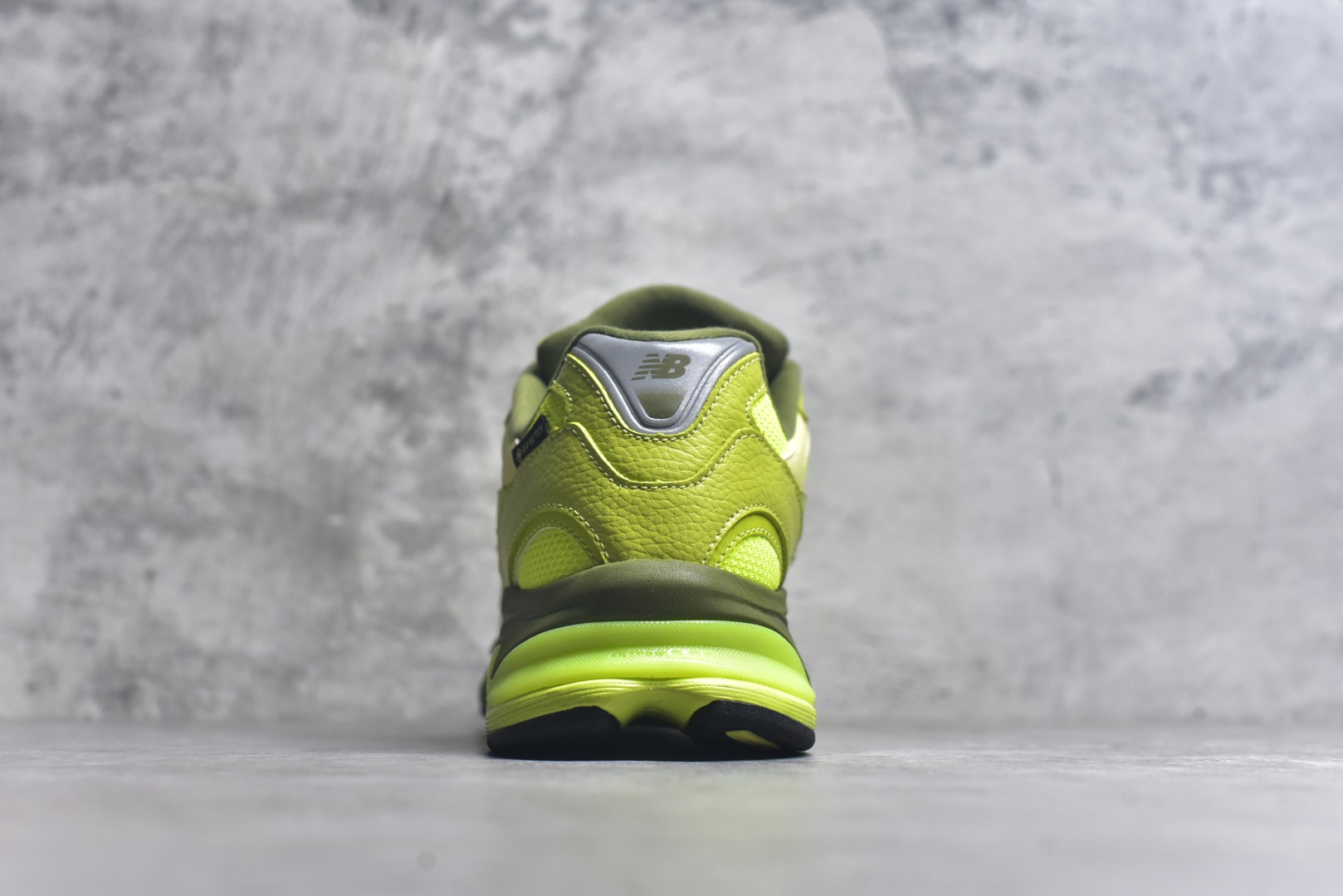 图片[5]-#New Balance M2010系列 新百伦 复古老爹风网布跑步休闲运动鞋 新百伦经典配色 沿袭了面世之初的经典科技 以ENCAP中底配以升级版 N-ERGY缓震物料 鞋面则采用特色的柔软麂皮搭以NewBalance经典的尼龙网布 低调中还原跑鞋本真 更年轻化的设计理念与材质 让新世代青年得以用全新视角体验经典鞋款的传奇魅力 货号：U2010RLC 尺码：36 37 37.5 38 38.5 39.5 40 40.5 41.5 42 42.5 43 44 45-选品中心