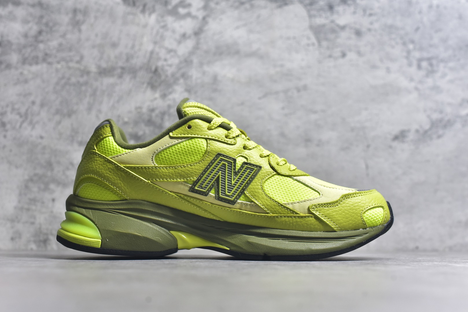 图片[3]-#New Balance M2010系列 新百伦 复古老爹风网布跑步休闲运动鞋 新百伦经典配色 沿袭了面世之初的经典科技 以ENCAP中底配以升级版 N-ERGY缓震物料 鞋面则采用特色的柔软麂皮搭以NewBalance经典的尼龙网布 低调中还原跑鞋本真 更年轻化的设计理念与材质 让新世代青年得以用全新视角体验经典鞋款的传奇魅力 货号：U2010RLC 尺码：36 37 37.5 38 38.5 39.5 40 40.5 41.5 42 42.5 43 44 45-选品中心