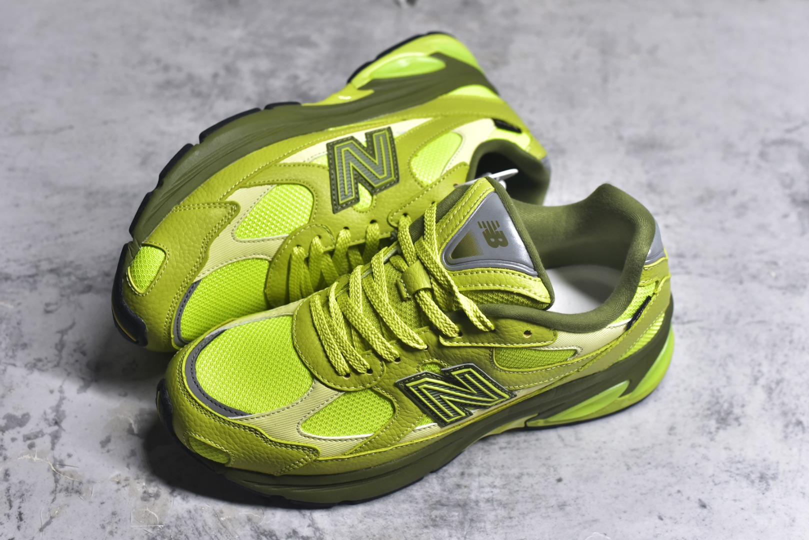 图片[7]-#New Balance M2010系列 新百伦 复古老爹风网布跑步休闲运动鞋 新百伦经典配色 沿袭了面世之初的经典科技 以ENCAP中底配以升级版 N-ERGY缓震物料 鞋面则采用特色的柔软麂皮搭以NewBalance经典的尼龙网布 低调中还原跑鞋本真 更年轻化的设计理念与材质 让新世代青年得以用全新视角体验经典鞋款的传奇魅力 货号：U2010RLC 尺码：36 37 37.5 38 38.5 39.5 40 40.5 41.5 42 42.5 43 44 45-选品中心