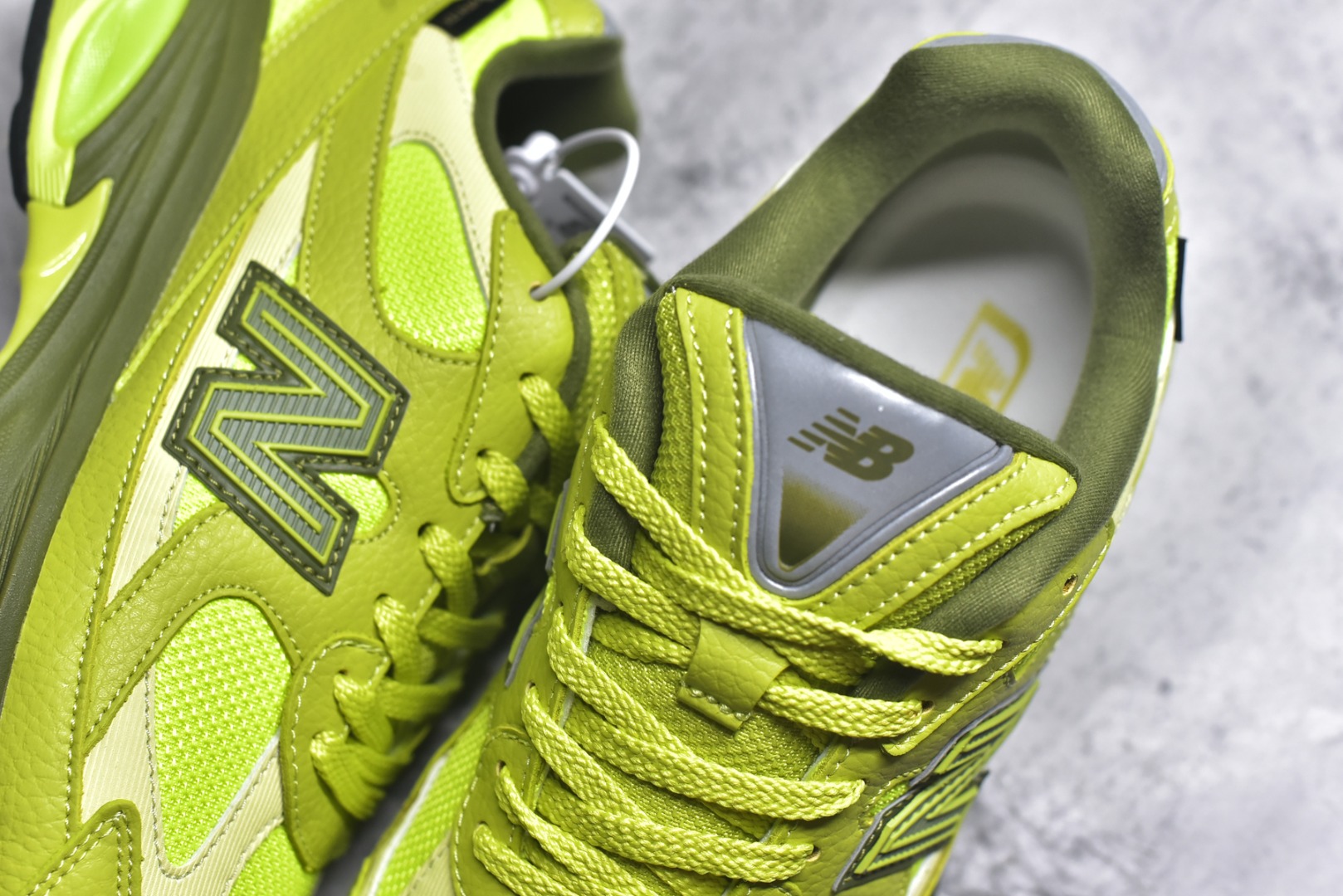 图片[9]-#New Balance M2010系列 新百伦 复古老爹风网布跑步休闲运动鞋 新百伦经典配色 沿袭了面世之初的经典科技 以ENCAP中底配以升级版 N-ERGY缓震物料 鞋面则采用特色的柔软麂皮搭以NewBalance经典的尼龙网布 低调中还原跑鞋本真 更年轻化的设计理念与材质 让新世代青年得以用全新视角体验经典鞋款的传奇魅力 货号：U2010RLC 尺码：36 37 37.5 38 38.5 39.5 40 40.5 41.5 42 42.5 43 44 45-选品中心
