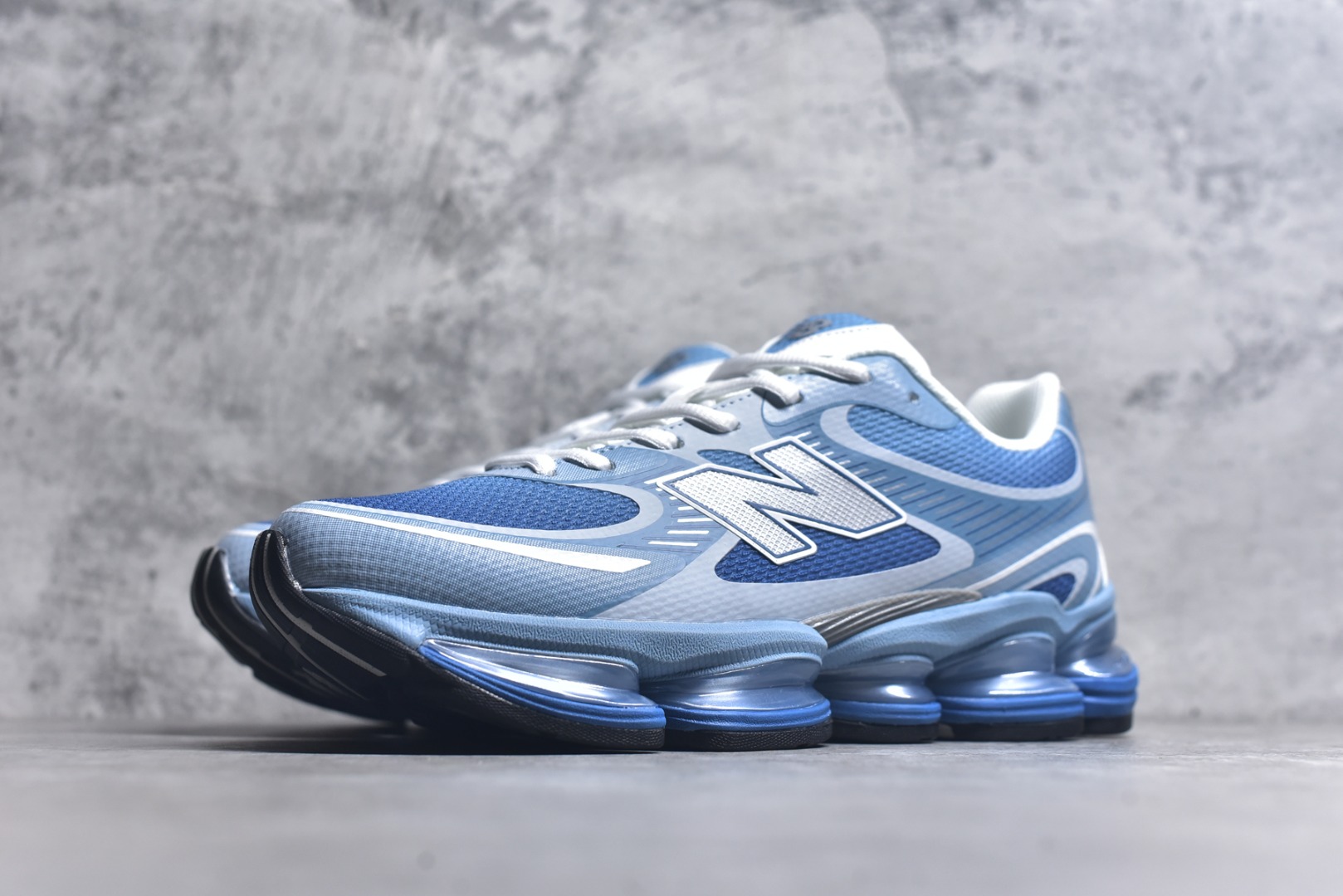 图片[2]-#New Balance 新百伦 NB2000 网面休闲鞋 U2000PBB NB官方重磅新品 一款融合复古设计与现代科技的跑鞋，以其经典的造型和舒适脚感，成为2025年复古潮流爱好的推荐单品。 极具视觉冲击力的5根ABZORB单元，以及无缝鞋面的设计，加上3M反光材质的装饰，比之前推出的9060系列更夸张，更具未来感。 货号：U2000PBB 尺码：36-46.5-选品中心