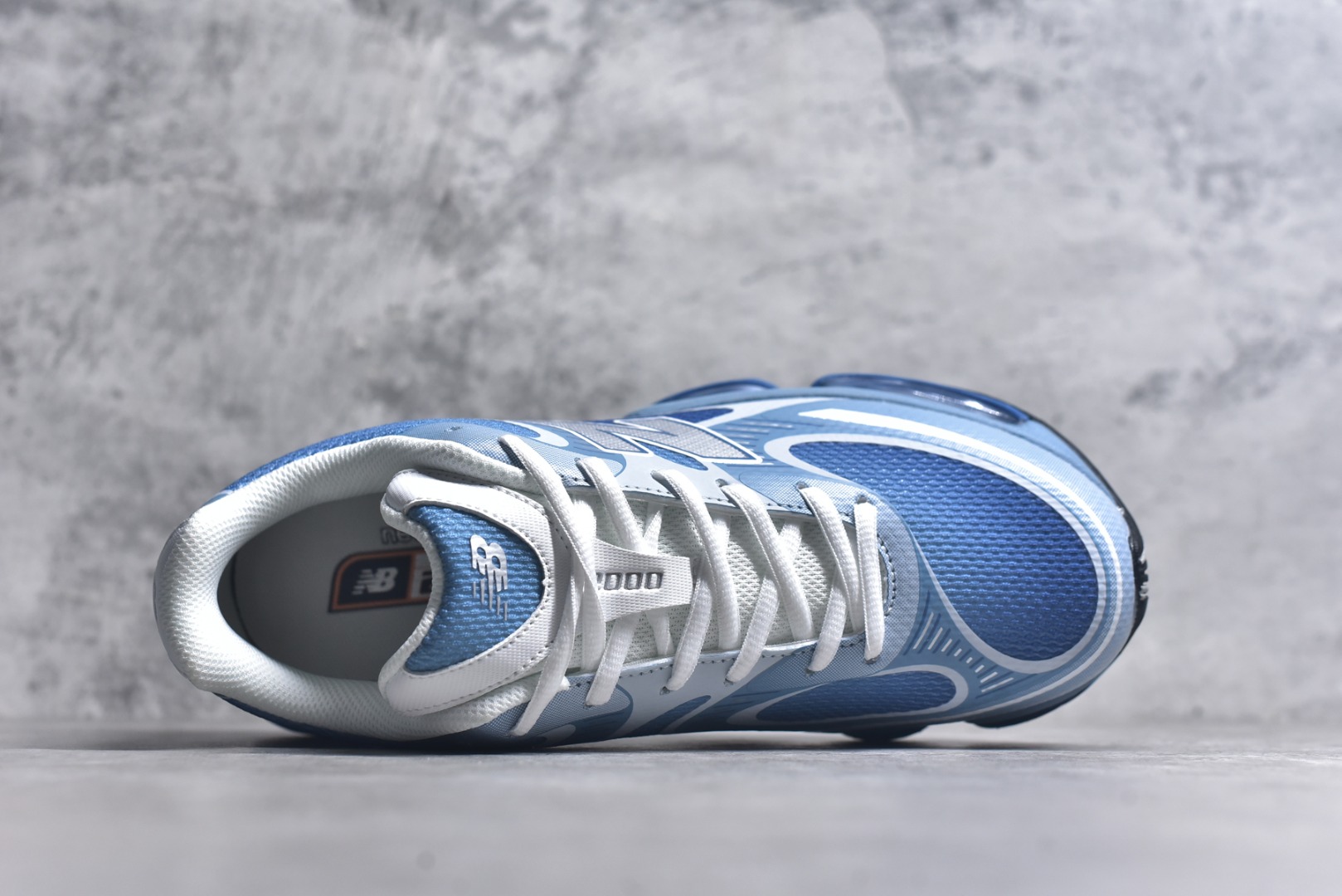 图片[4]-#New Balance 新百伦 NB2000 网面休闲鞋 U2000PBB NB官方重磅新品 一款融合复古设计与现代科技的跑鞋，以其经典的造型和舒适脚感，成为2025年复古潮流爱好的推荐单品。 极具视觉冲击力的5根ABZORB单元，以及无缝鞋面的设计，加上3M反光材质的装饰，比之前推出的9060系列更夸张，更具未来感。 货号：U2000PBB 尺码：36-46.5-选品中心