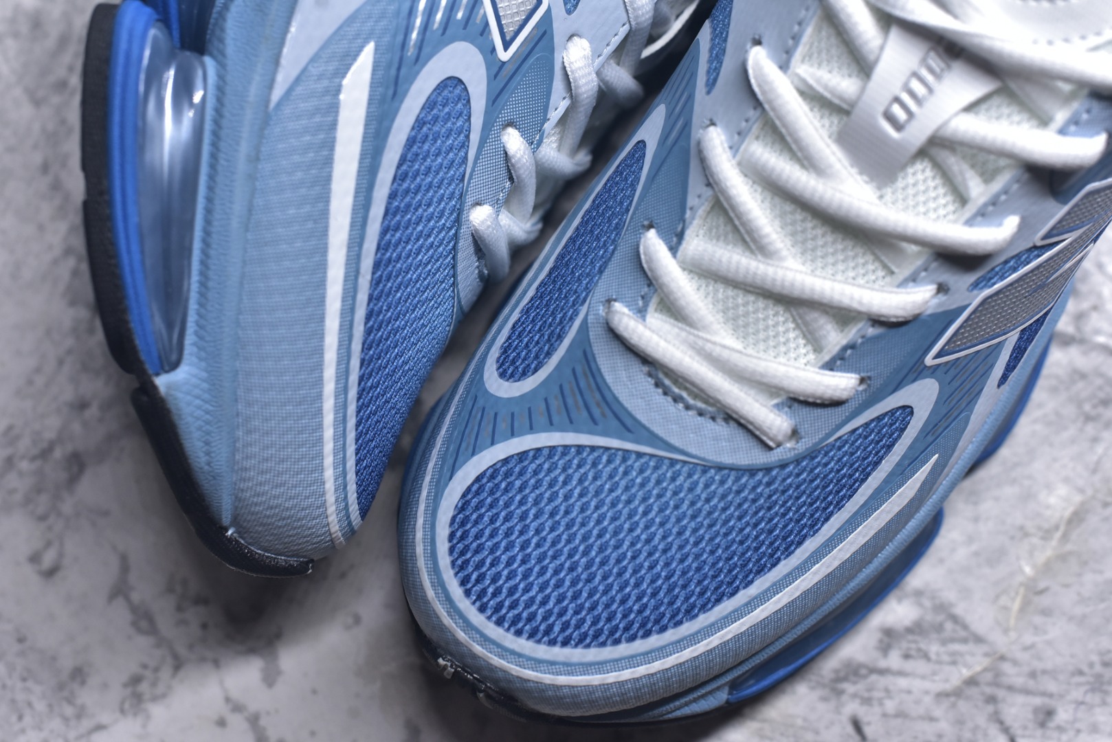 图片[8]-#New Balance 新百伦 NB2000 网面休闲鞋 U2000PBB NB官方重磅新品 一款融合复古设计与现代科技的跑鞋，以其经典的造型和舒适脚感，成为2025年复古潮流爱好的推荐单品。 极具视觉冲击力的5根ABZORB单元，以及无缝鞋面的设计，加上3M反光材质的装饰，比之前推出的9060系列更夸张，更具未来感。 货号：U2000PBB 尺码：36-46.5-选品中心