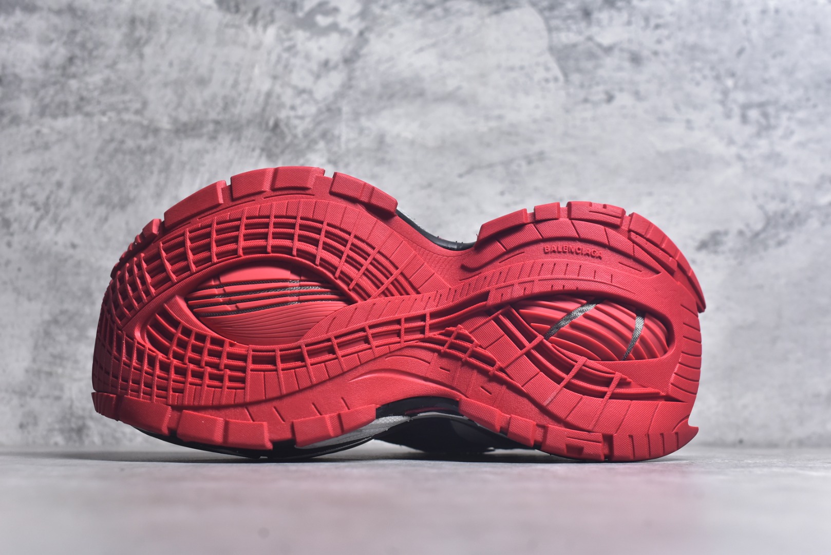 图片[6]-#Balenciaga巴黎世家 Platform 厚底系带 老爹鞋 17代黑白红 灰红 XA纯原生产线出品独家工艺 夸张鞋型 超厚鞋底 同步原鞋 用一双「旧鞋」传递复古感 后侧板、翘起的鞋头 则展示了 Demna 在结构上的未来构想 原装大盒从里到外一切百分百还原官方配置，区别市面所有版本，一切细节高端还原 ，欢迎挑刺 ，碾压一切版本 货号：821137 WPLTF 1160 尺码：35 36 37 38 39 40 41 42 43 44 45 46 (偏大一码）-选品中心