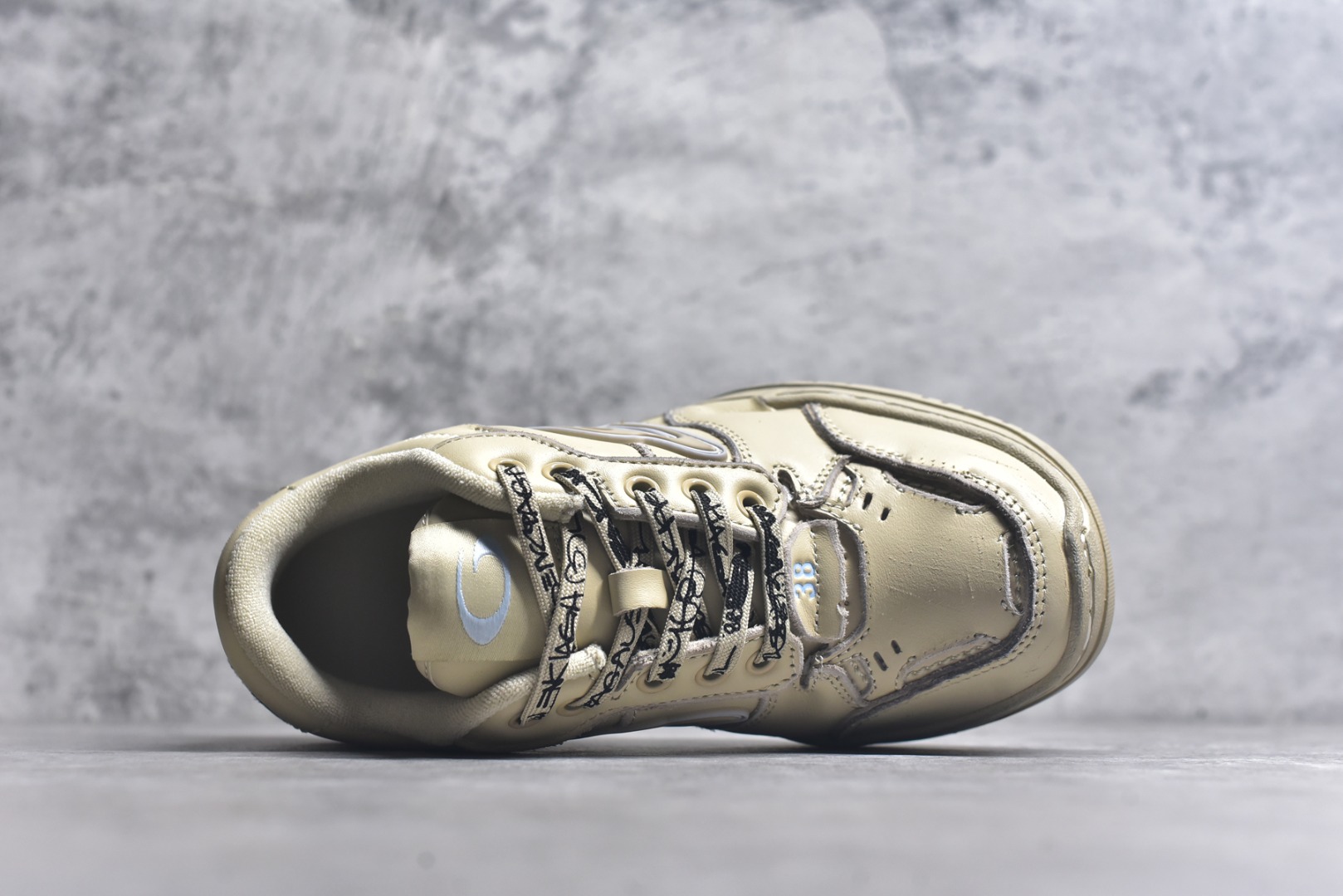 图片[4]-#Balenciaga 巴黎世家 Hamptons 手工做旧款 牛皮革 复古圆头系带低帮休闲鞋 841765 WCURS9960 官方原配套鞋盒 防尘纸配套齐全 尺码：35 36 37 38 39 40 41 42 43 44 45 46 尺码偏大-选品中心