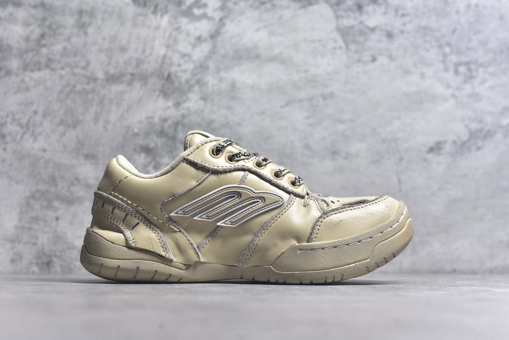 图片[3]-#Balenciaga 巴黎世家 Hamptons 手工做旧款 牛皮革 复古圆头系带低帮休闲鞋 841765 WCURS9960 官方原配套鞋盒 防尘纸配套齐全 尺码：35 36 37 38 39 40 41 42 43 44 45 46 尺码偏大-选品中心
