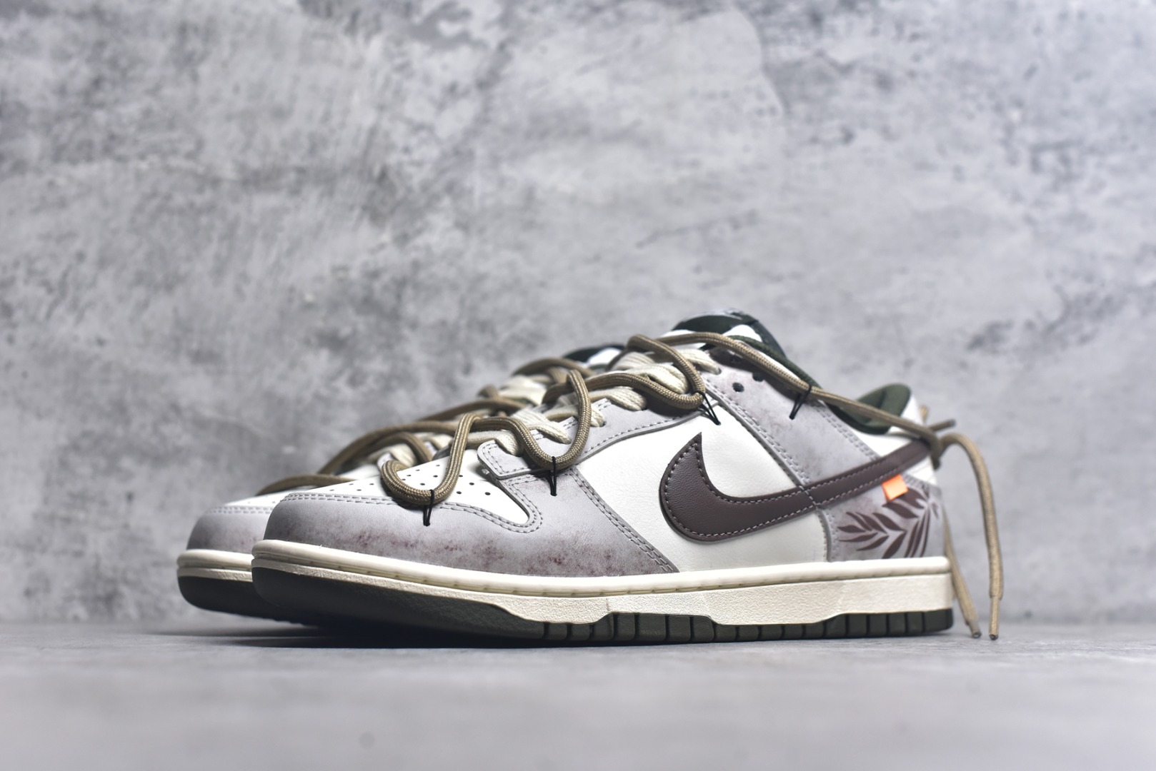 图片[2]-#Nike SB Dunk Low 绑带 周年高端定制 低帮休闲板鞋 HF5441-102 #定制鞋盒 大厂纯原品质出货 超高清洁度 皮料切割干净无任何毛边 细节完美 尺码：40 40.5 41 42 42.5 43 44 44.5 45 9.E5-选品中心