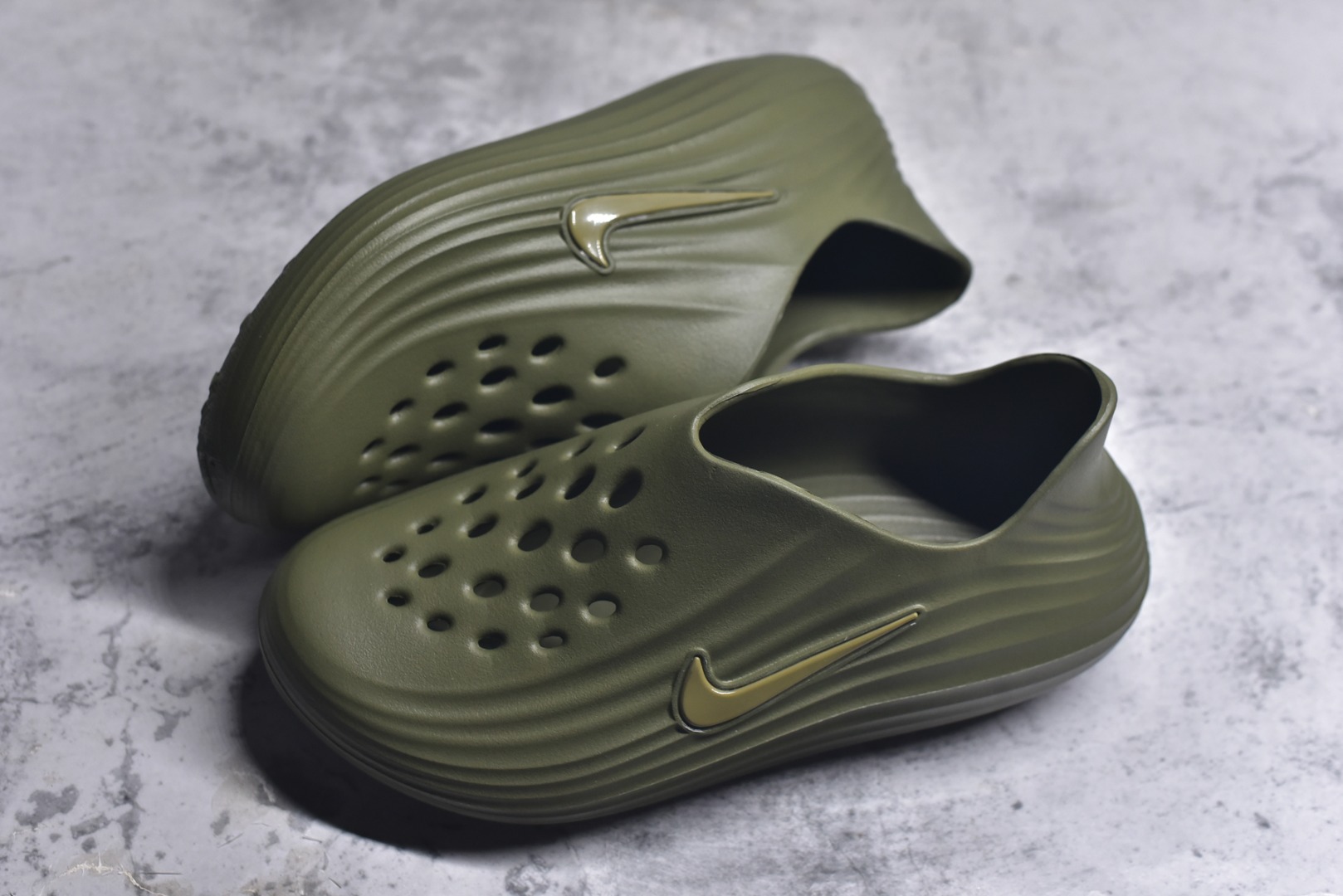 图片[7]-#Nike Reactx Rejuven 8 耐克新款夏季沙滩凉鞋拖鞋洞洞鞋 HV5060-201 市场最高版本 没有之一 品质细节远远超越市面版本 欢迎对比 脚感材料都是原版同步 比市场货好太多 正确组合底 超高清洁度 完美版型 区别市面通货 采用质感柔软且出众回弹的 ReactX泡绵，发泡组合大底 脚感十分舒适，缔造非凡舒适的日常穿着体验，助你保持活力。 尺码：36-49.5 建议选大半码到一码-选品中心