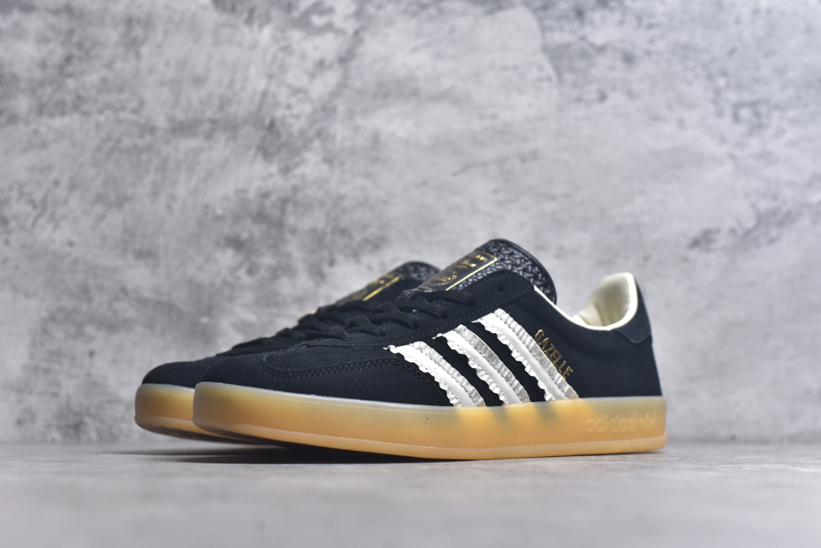 图片[2]-#AD Gazelle Indoor Trainers 羚羊内训系列低帮复古百搭休闲运动德训风板鞋 JS1412 90年代经典的复刻版！自60年代以足球训练鞋面世以来,Gazelle就以其经典设计席卷全球。1991年版本的复刻,再造经典Gazelle。采用皮革打造,搭配浊色细节,让这款经典更加简约。尺码：35.5-45-选品中心