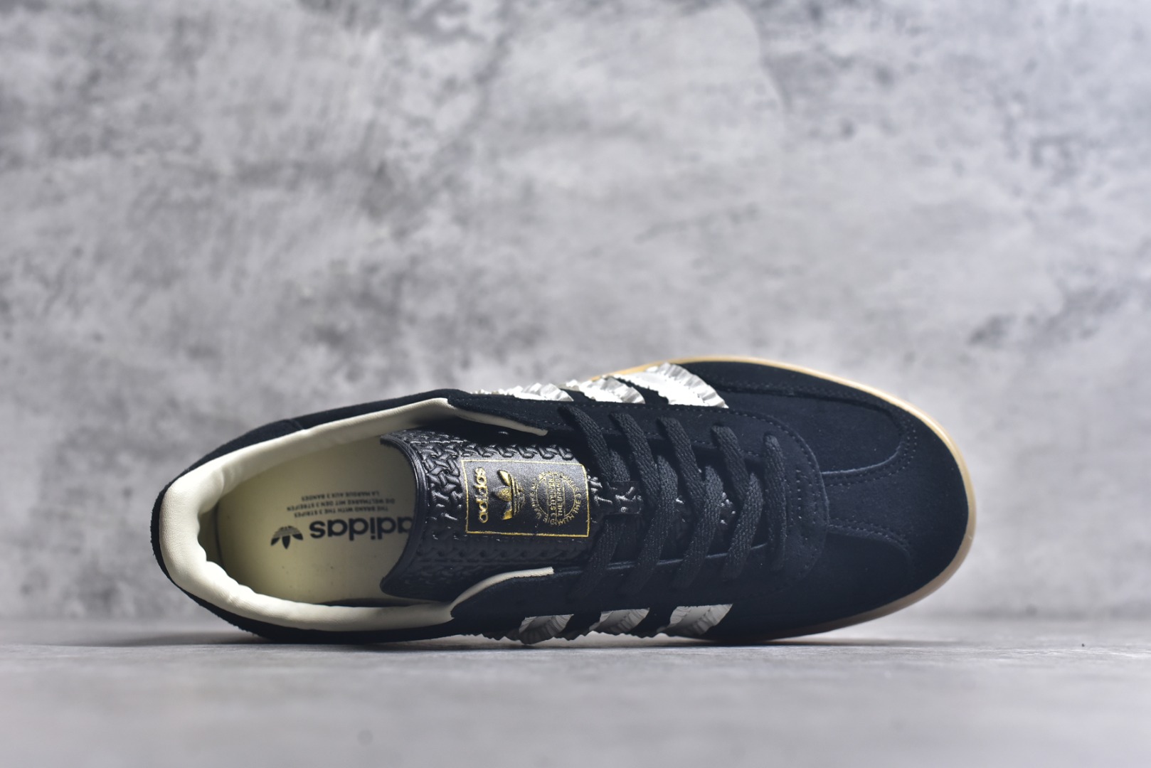 图片[4]-#AD Gazelle Indoor Trainers 羚羊内训系列低帮复古百搭休闲运动德训风板鞋 JS1412 90年代经典的复刻版！自60年代以足球训练鞋面世以来,Gazelle就以其经典设计席卷全球。1991年版本的复刻,再造经典Gazelle。采用皮革打造,搭配浊色细节,让这款经典更加简约。尺码：35.5-45-选品中心