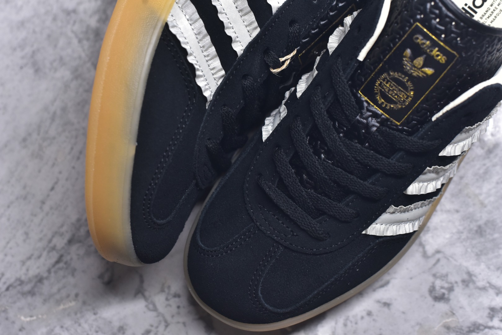 图片[8]-#AD Gazelle Indoor Trainers 羚羊内训系列低帮复古百搭休闲运动德训风板鞋 JS1412 90年代经典的复刻版！自60年代以足球训练鞋面世以来,Gazelle就以其经典设计席卷全球。1991年版本的复刻,再造经典Gazelle。采用皮革打造,搭配浊色细节,让这款经典更加简约。尺码：35.5-45-选品中心