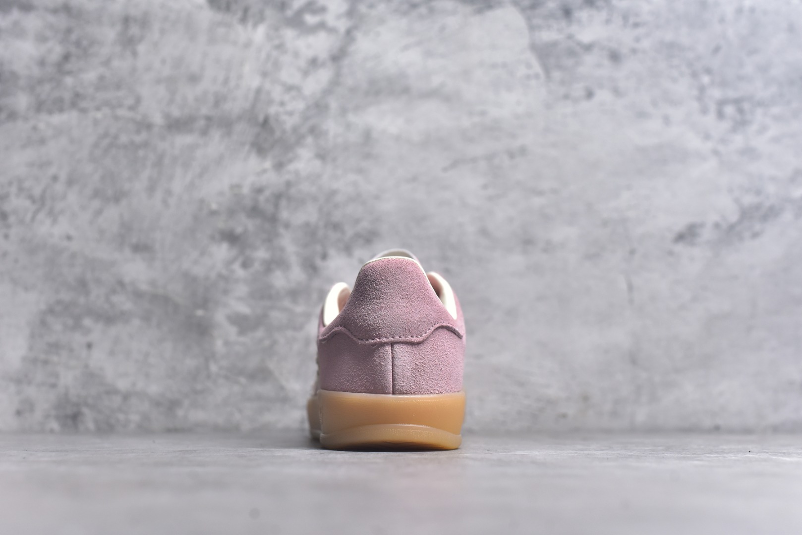 图片[5]-#AD Gazelle Indoor Trainers 羚羊内训系列低帮复古百搭休闲运动德训风板鞋 JS1413 90年代经典的复刻版！自60年代以足球训练鞋面世以来,Gazelle就以其经典设计席卷全球。1991年版本的复刻,再造经典Gazelle。采用皮革打造,搭配浊色细节,让这款经典更加简约。尺码：35.5-45-选品中心