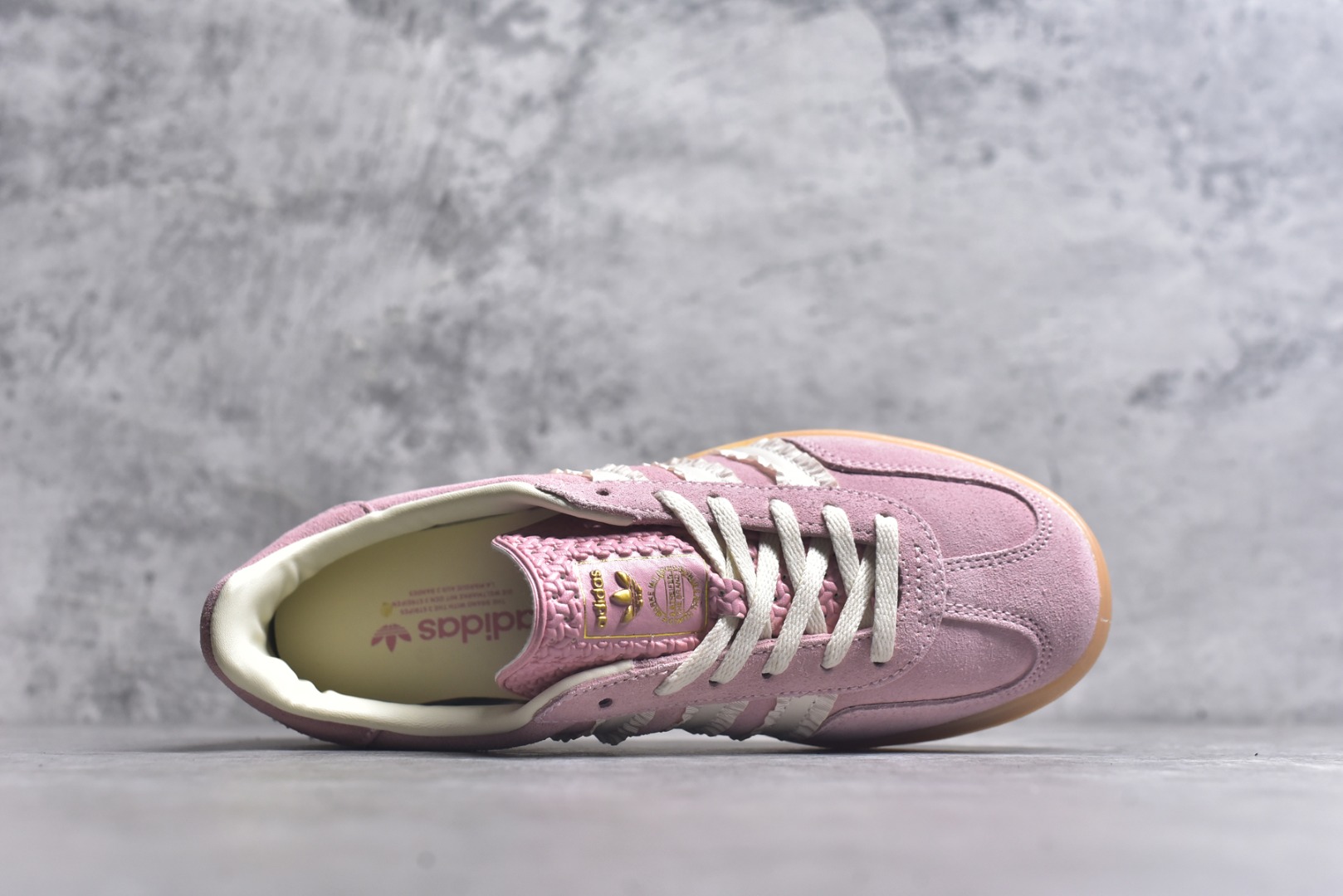 图片[4]-#AD Gazelle Indoor Trainers 羚羊内训系列低帮复古百搭休闲运动德训风板鞋 JS1413 90年代经典的复刻版！自60年代以足球训练鞋面世以来,Gazelle就以其经典设计席卷全球。1991年版本的复刻,再造经典Gazelle。采用皮革打造,搭配浊色细节,让这款经典更加简约。尺码：35.5-45-选品中心