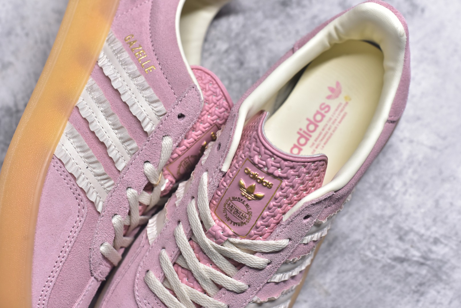 图片[9]-#AD Gazelle Indoor Trainers 羚羊内训系列低帮复古百搭休闲运动德训风板鞋 JS1413 90年代经典的复刻版！自60年代以足球训练鞋面世以来,Gazelle就以其经典设计席卷全球。1991年版本的复刻,再造经典Gazelle。采用皮革打造,搭配浊色细节,让这款经典更加简约。尺码：35.5-45-选品中心