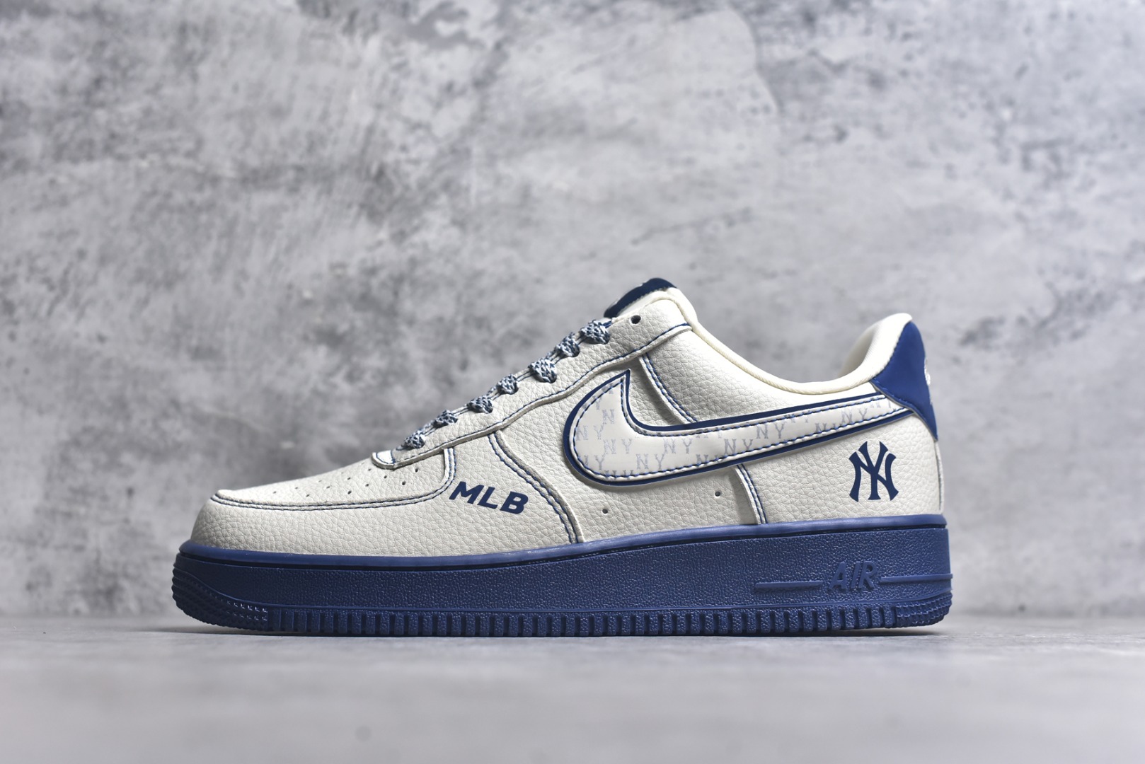 #Nike Air Force 1\’07 Low MLB联名 米蓝线反光 空军一号低帮休闲板鞋 KJ1688-010 #原楦头原纸板 原装鞋盒 定制五金配件 内置全掌气垫 原厂鞋底 尺码：36 36.5 37.5 38 38.5 39 40 40.5 41 42 42.5 43 44 44.5 45 9.D4-选品中心