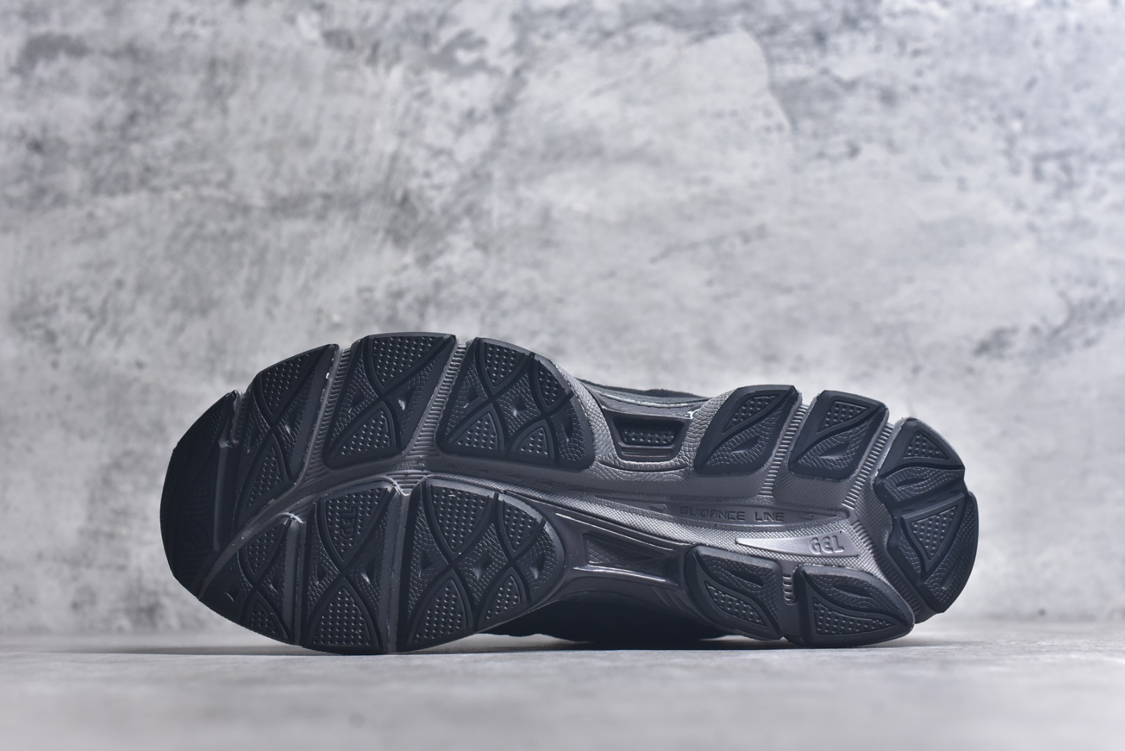 图片[6]-#Asics Gel-NYC 亚瑟士运动休闲透气专业跑鞋 1201A789-020 #鞋面采用反绒皮与网布拼接 透气舒适兼具休闲时尚 结合简明的配色 展现品牌的传承及引领复古流行的主题 虎爪造型的LOGO #鞋身稳定包裹系统 支撑鞋身 经典宽大鞋型配备防偏移设计提升包裹性 穿着舒适鞋面透气孔设计 提供透气性 尺码：36 37 37.5 38 39 39.5 40 40.5 41.5 42 42.5 43.5 44 45-选品中心