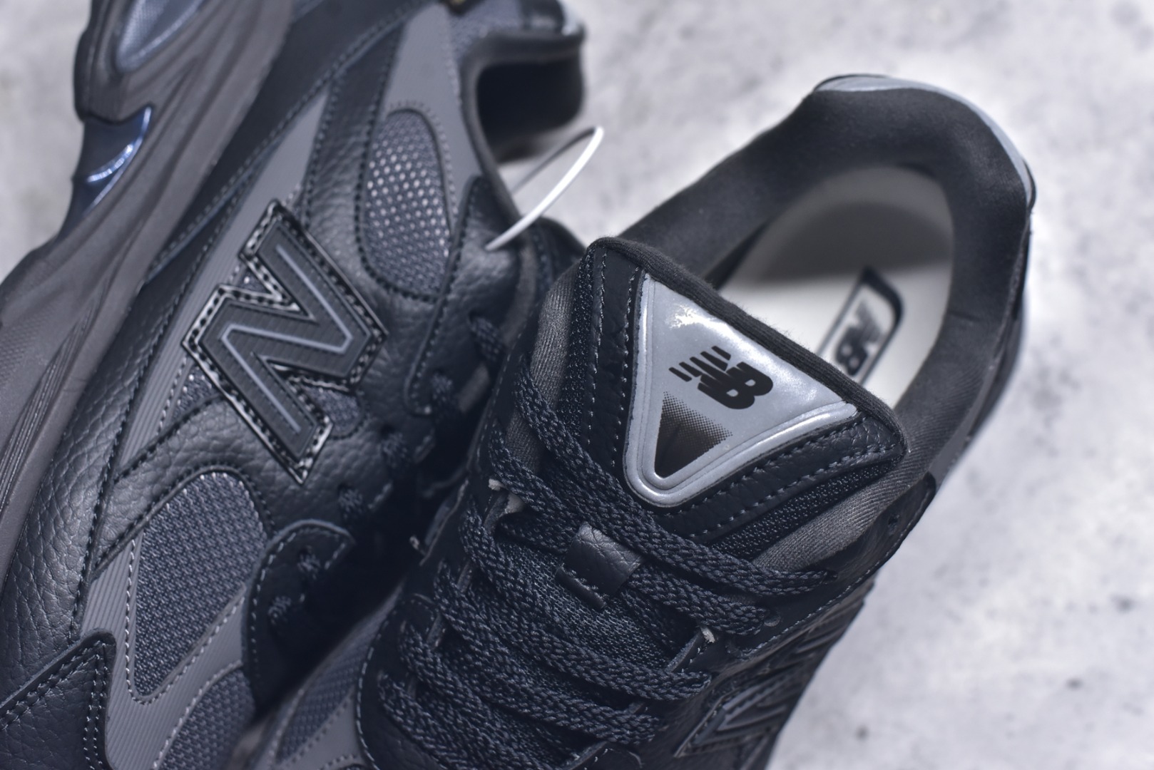图片[9]-#New Balance M2010系列 新百伦 复古老爹风网布跑步休闲运动鞋 新百伦经典配色 沿袭了面世之初的经典科技 以ENCAP中底配以升级版 N-ERGY缓震物料 鞋面则采用特色的柔软麂皮搭以NewBalance经典的尼龙网布 低调中还原跑鞋本真 更年轻化的设计理念与材质 让新世代青年得以用全新视角体验经典鞋款的传奇魅力 货号：U2010RTC 尺码：36 37 37.5 38 38.5 39.5 40 40.5 41.5 42 42.5 43 44 45 46.5-选品中心