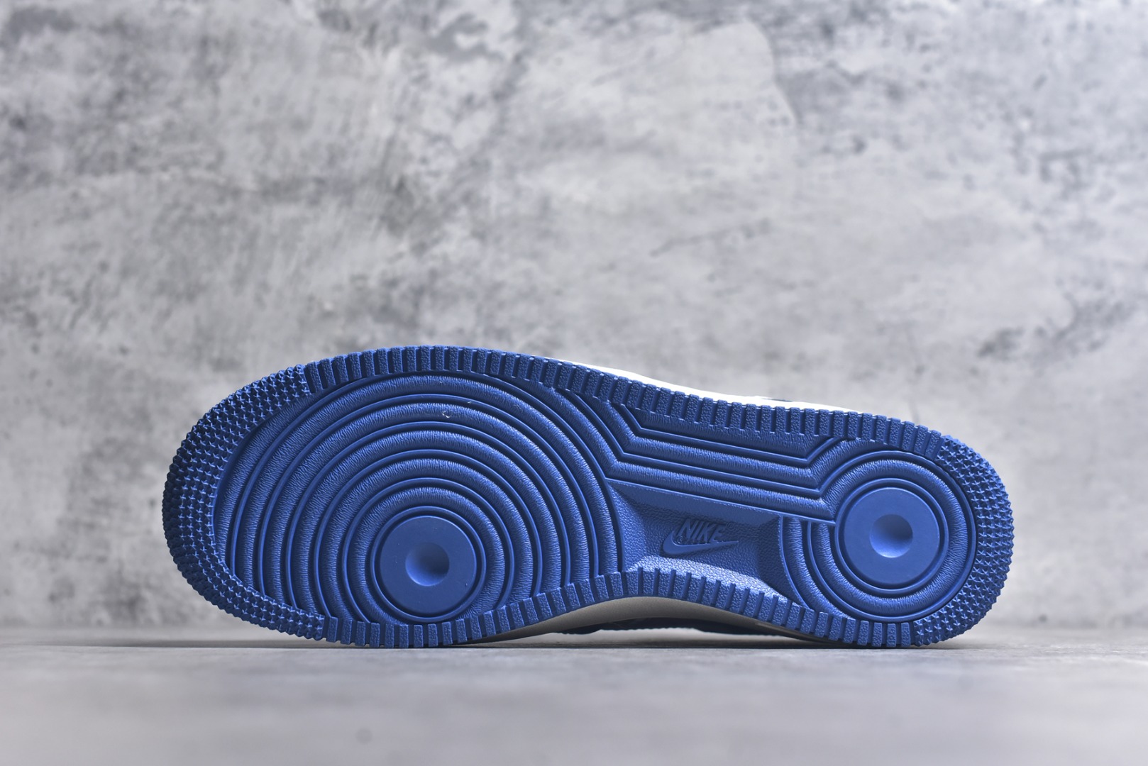 图片[6]-#Nike Air Force 1\’07 Low 耐克联名 双拼蓝白勾 空军一号低帮休闲板鞋 KJ1688-009 #原楦头原纸板 原装鞋盒 定制五金配件 内置全掌气垫 原厂鞋底 尺码：36 36.5 37.5 38 38.5 39 40 40.5 41 42 42.5 43 44 44.5 45 9.D4-选品中心