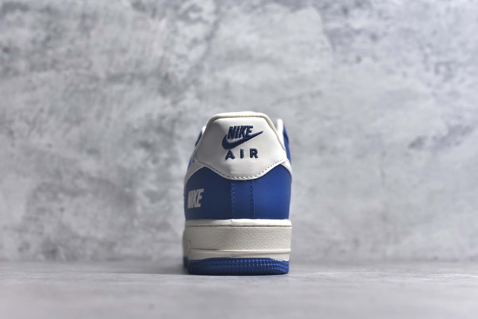 图片[5]-#Nike Air Force 1\’07 Low 耐克联名 双拼蓝白勾 空军一号低帮休闲板鞋 KJ1688-009 #原楦头原纸板 原装鞋盒 定制五金配件 内置全掌气垫 原厂鞋底 尺码：36 36.5 37.5 38 38.5 39 40 40.5 41 42 42.5 43 44 44.5 45 9.D4-选品中心