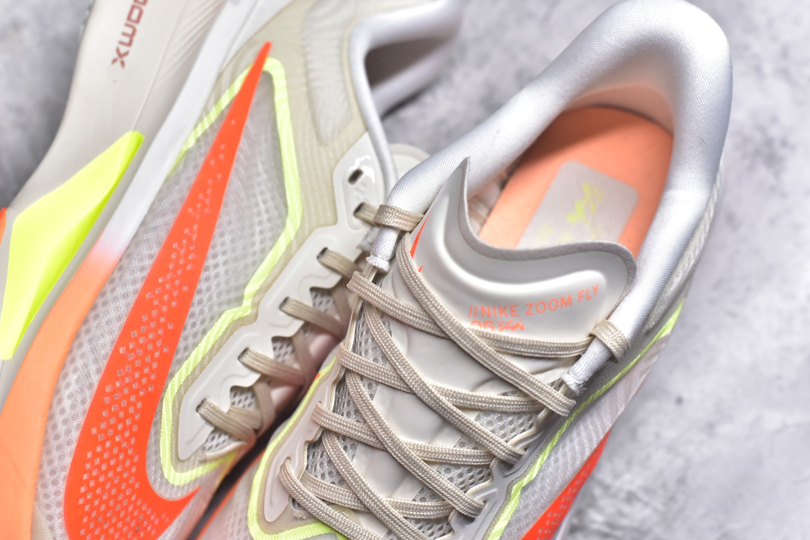 图片[9]-#NK ZoomX Invincible Run Flyknit 6 轻量跑鞋 飞织低帮休闲运动慢跑鞋 FN8455-105 此鞋专为短跑运动员而生 是为 5 至 10 公里距离的赛事和训练打造 整体设计采用流线型的轻质工程网眼材质构成鞋面 并与其他 Running 旗舰鞋款同样搭载全脚掌 ZoomX 缓冲中底 搭配 Pebax 物料与橡胶外底 ZoomX StreakFly 首发配色以Prototype呈现 其灵感是来自开发期间的磨损测试 透过编号的标记与内侧的预期跑步距离突出研发过程 尺码：36 36.5 37.5 38 38.5 39 40 40.5 41 42 42.5 43 44 45-选品中心