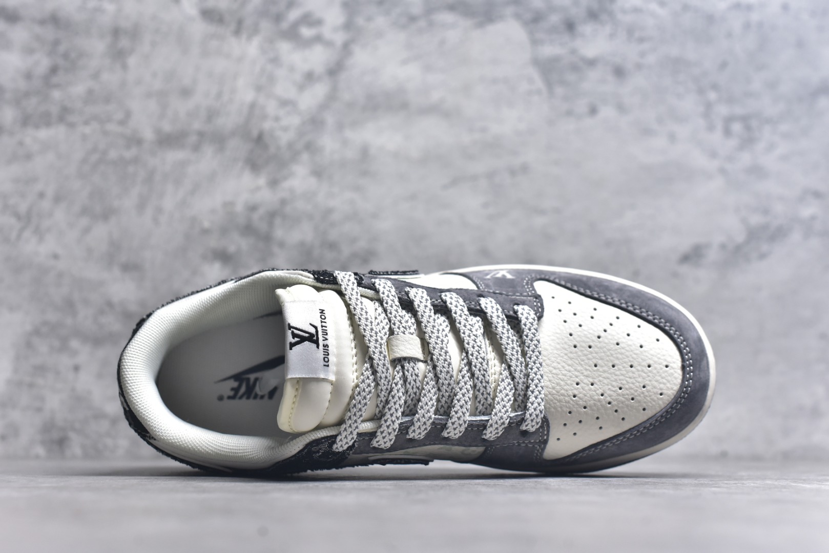 图片[4]-#Nike SB Dunk Low LV联名 猪八黑牛仔 周年高端定制 低帮休闲板鞋 YX5066-387 #定制鞋盒 大厂纯原品质出货 超高清洁度 皮料切割干净无任何毛边 细节完美 尺码：36 36.5 37.5 38 38.5 39 40 40.5 41 42 42.5 43 44 44.5 45 9.E5-选品中心